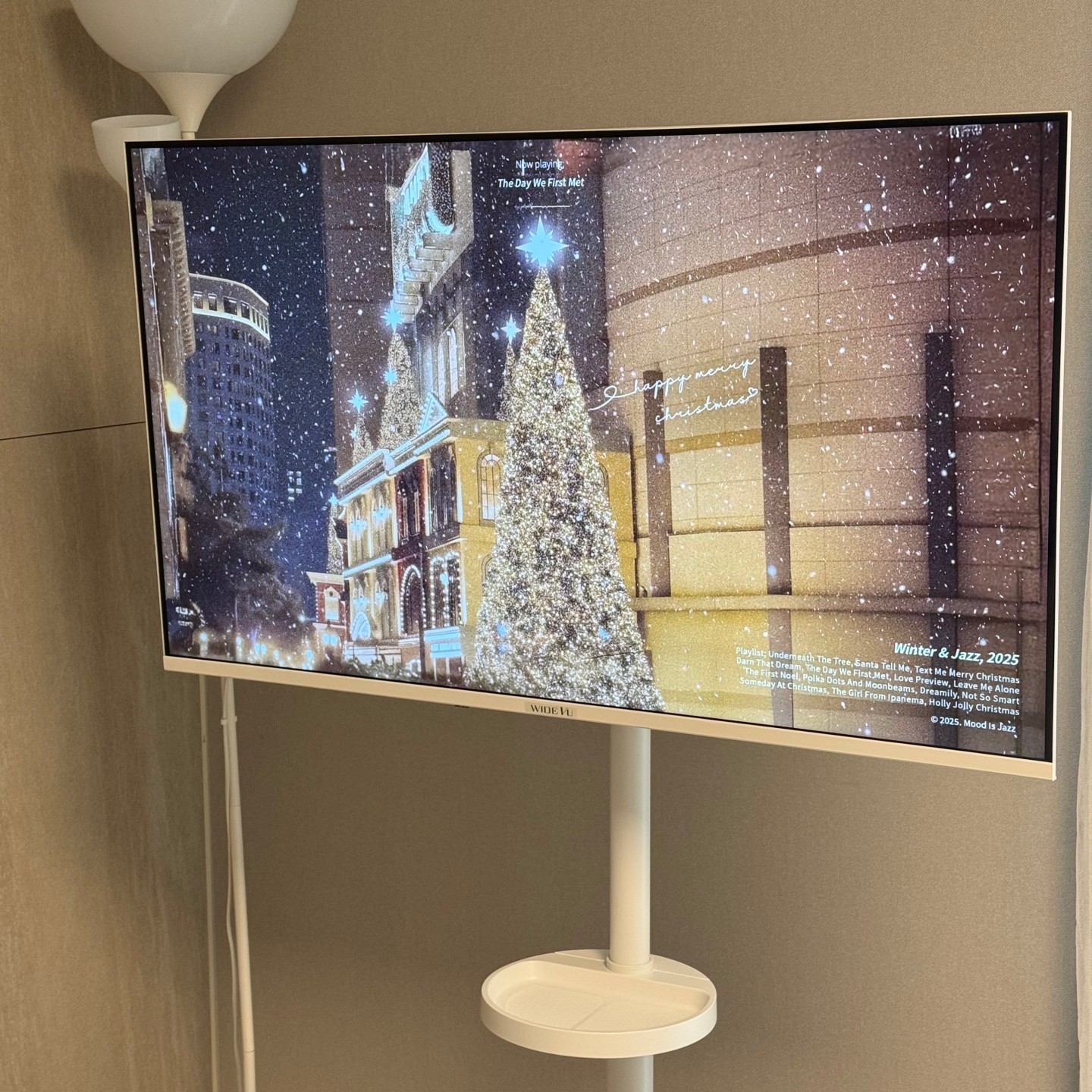 [12% 쿠폰] WIDEVU WideMovingVu White Edition V3 Set QLED 109cm (43 in) 4K UHD Smart Mobile TV 착용 스타일