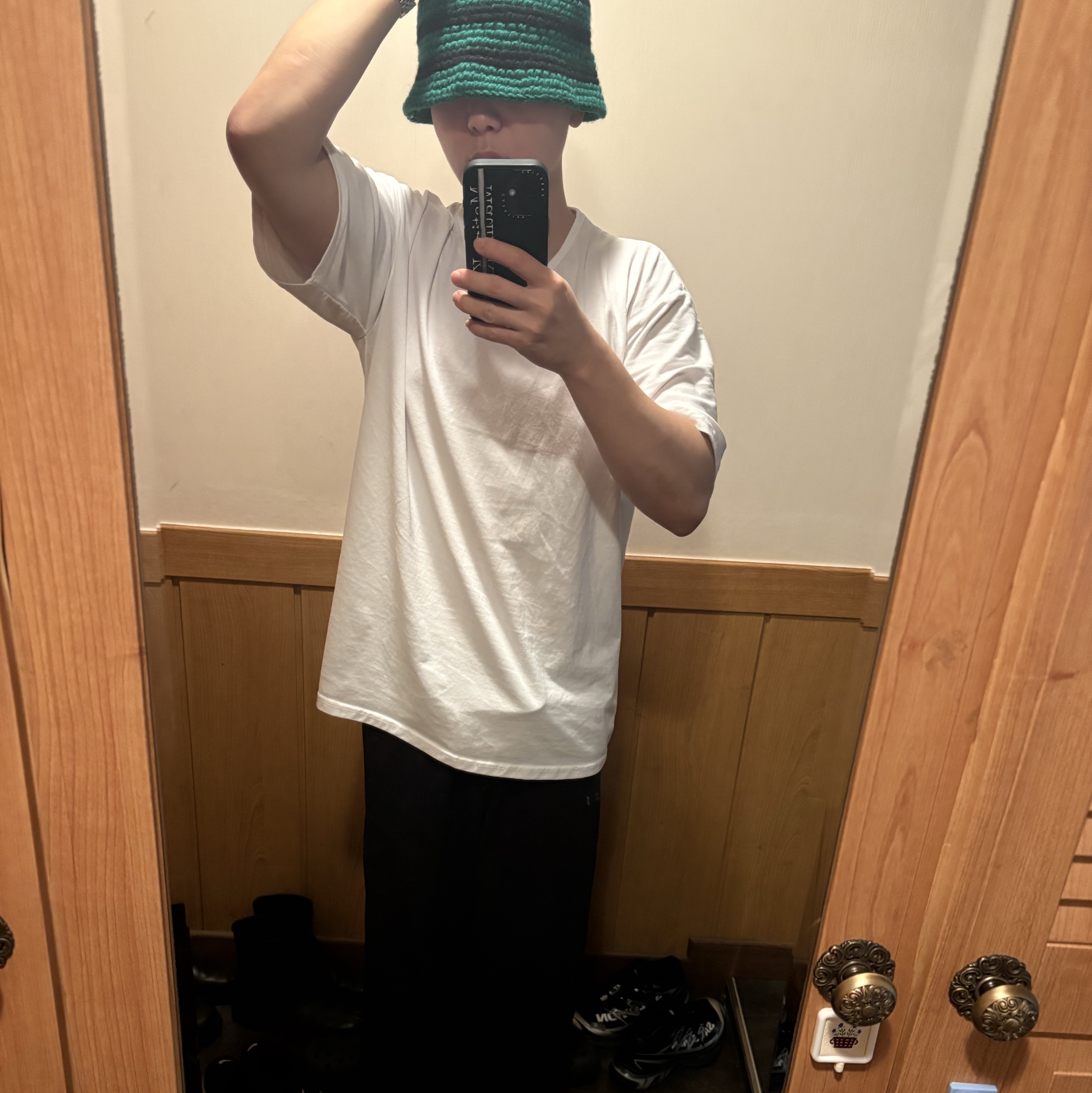 Stussy Swirl Knit Bucket Hat Forest 착용 스타일
