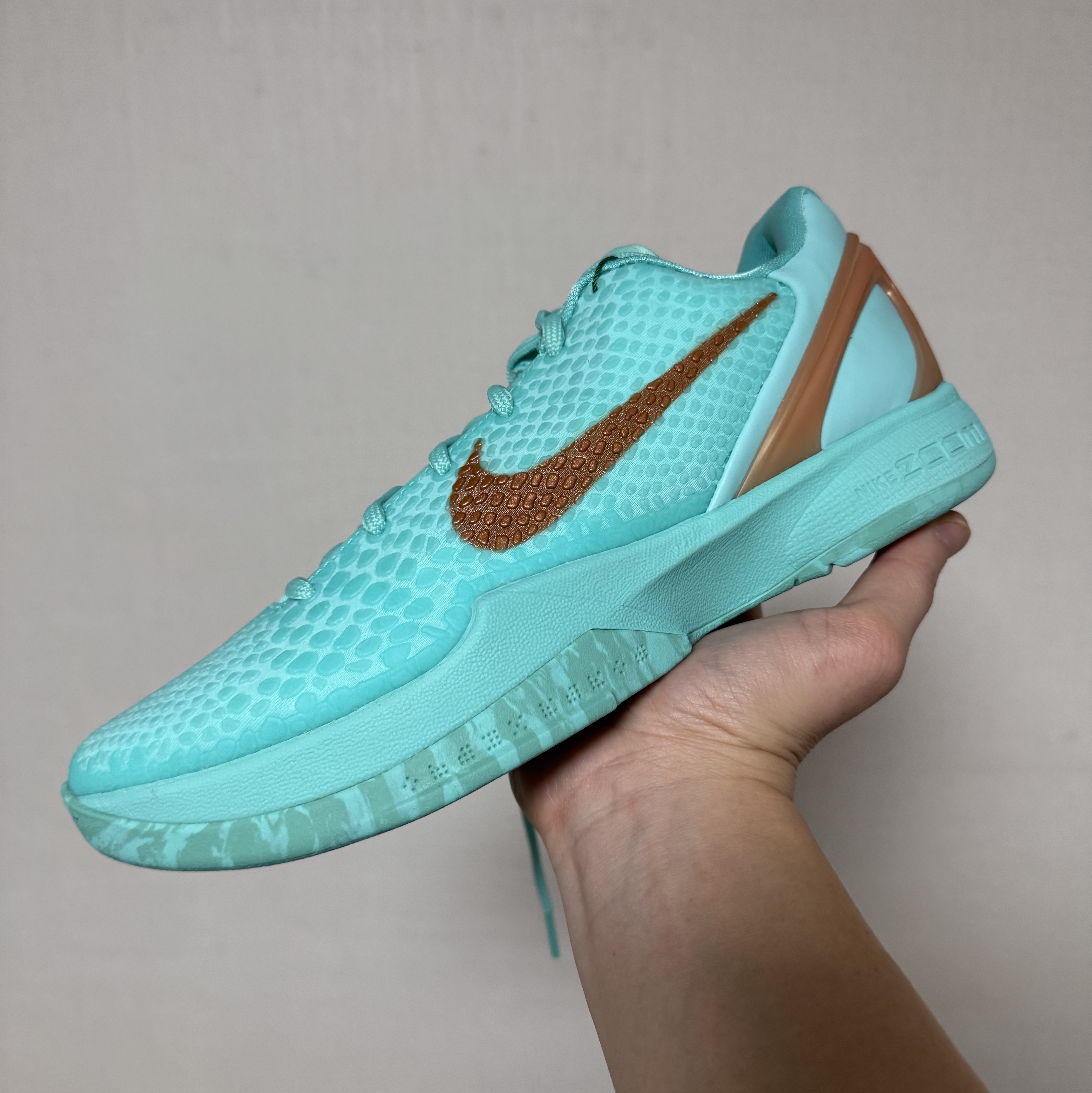 Nike Kobe 6 Protro Hyper Turquoise Metallic Copper 착용 스타일