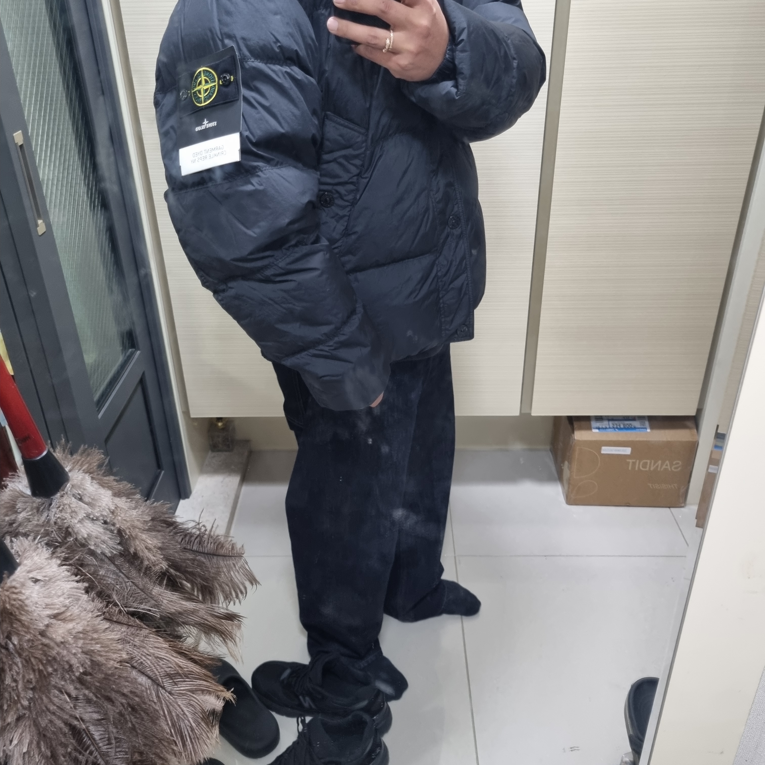 Stone Island 4100010 Crinkle Reps NY Recycled Nylon Down Jacket with Wind Resistant Black - 25FW 착용 스타일 - 4