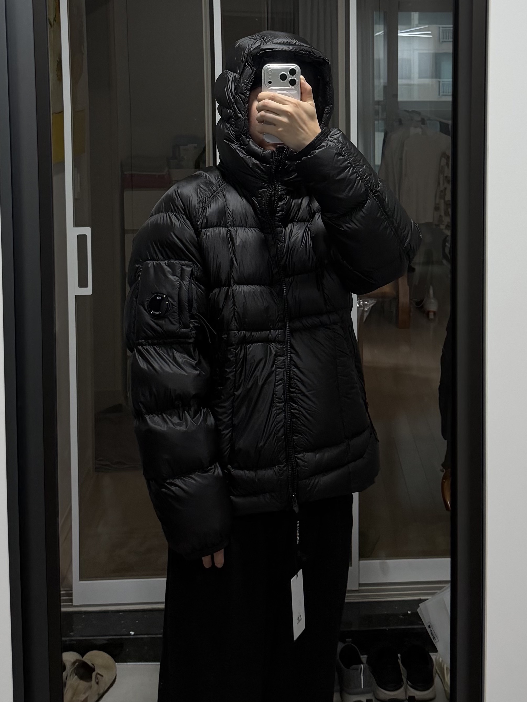 C.P. Company D.D. Shell Hooded Down Jacket Fungi Grey - 25FW, C.P. Company D.D. Shell Hooded Down Jacket Black - 25FW 착용 스타일 - 2