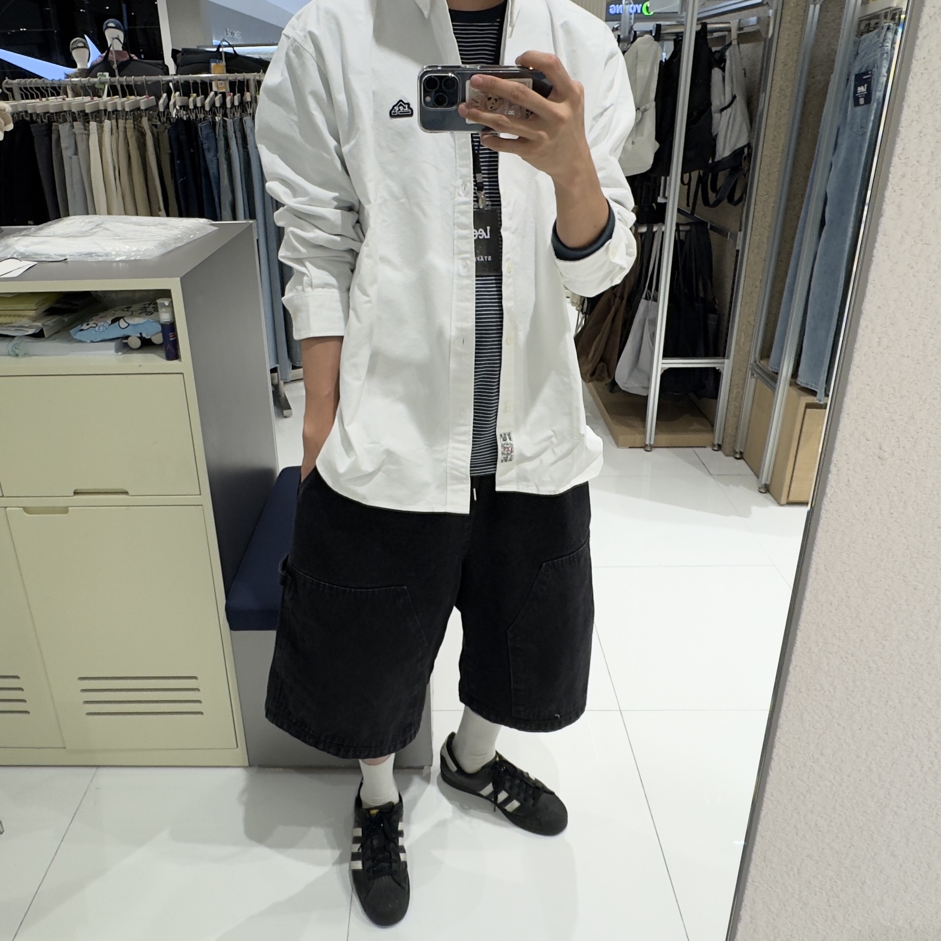 Adidas Superstar Core Black White 착용 스타일