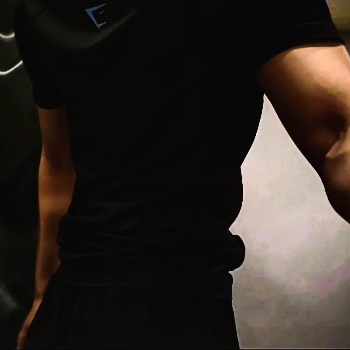Gymshark Onyx 5.0 Seamless T-Shirt Black Onyx Grey 착용 스타일 - 3