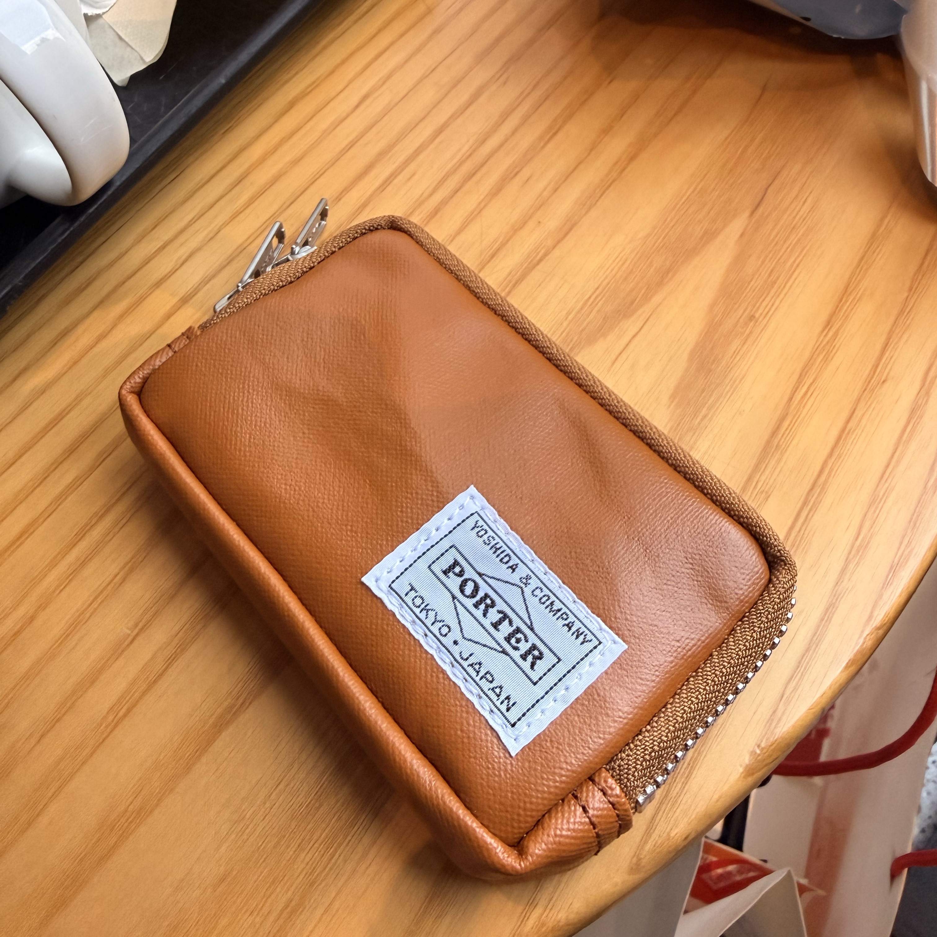 Porter Freestyle Multi Coin Case Camel 착용 스타일