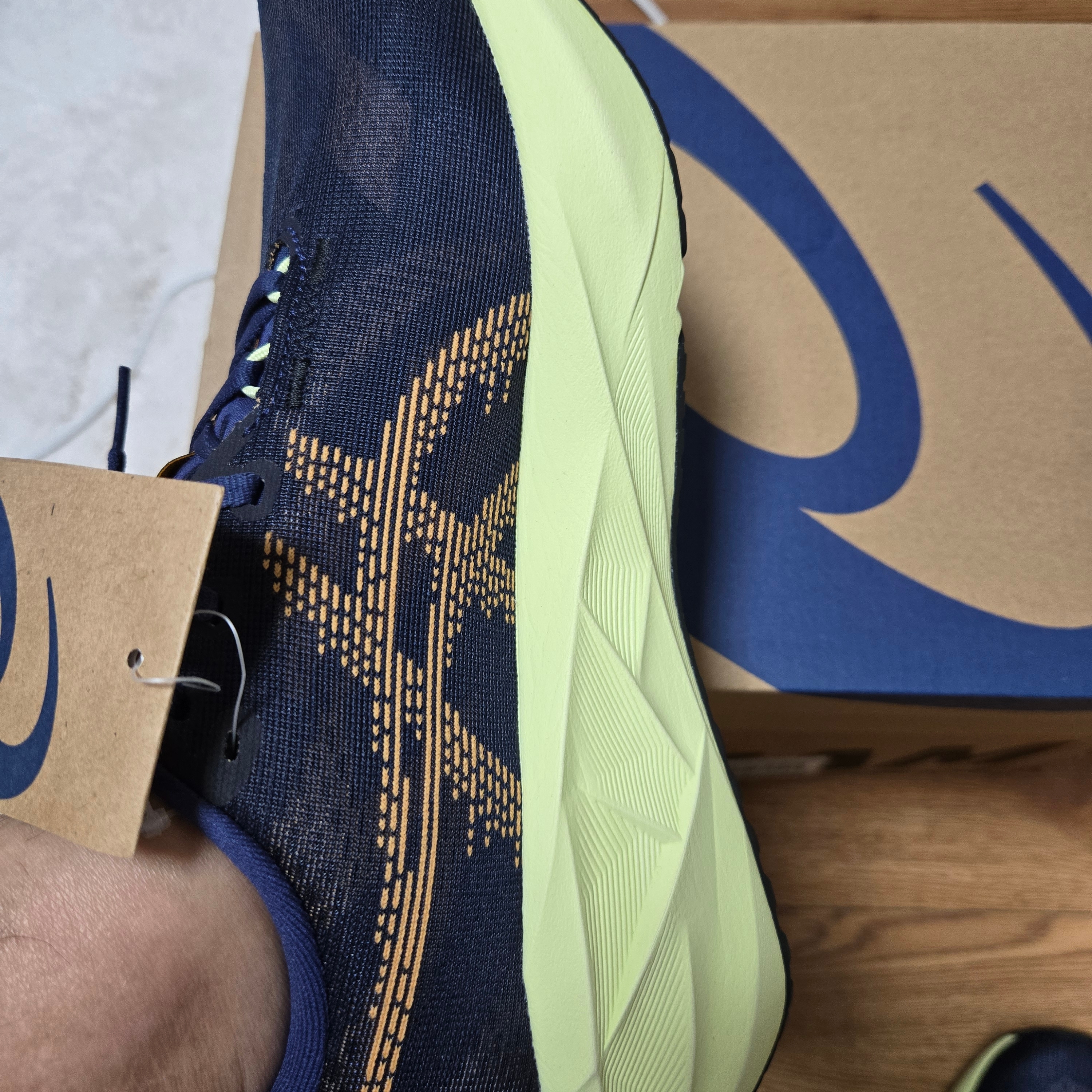 Asics Novablast 5 Indigo Blue Amber 착용 스타일 - 5