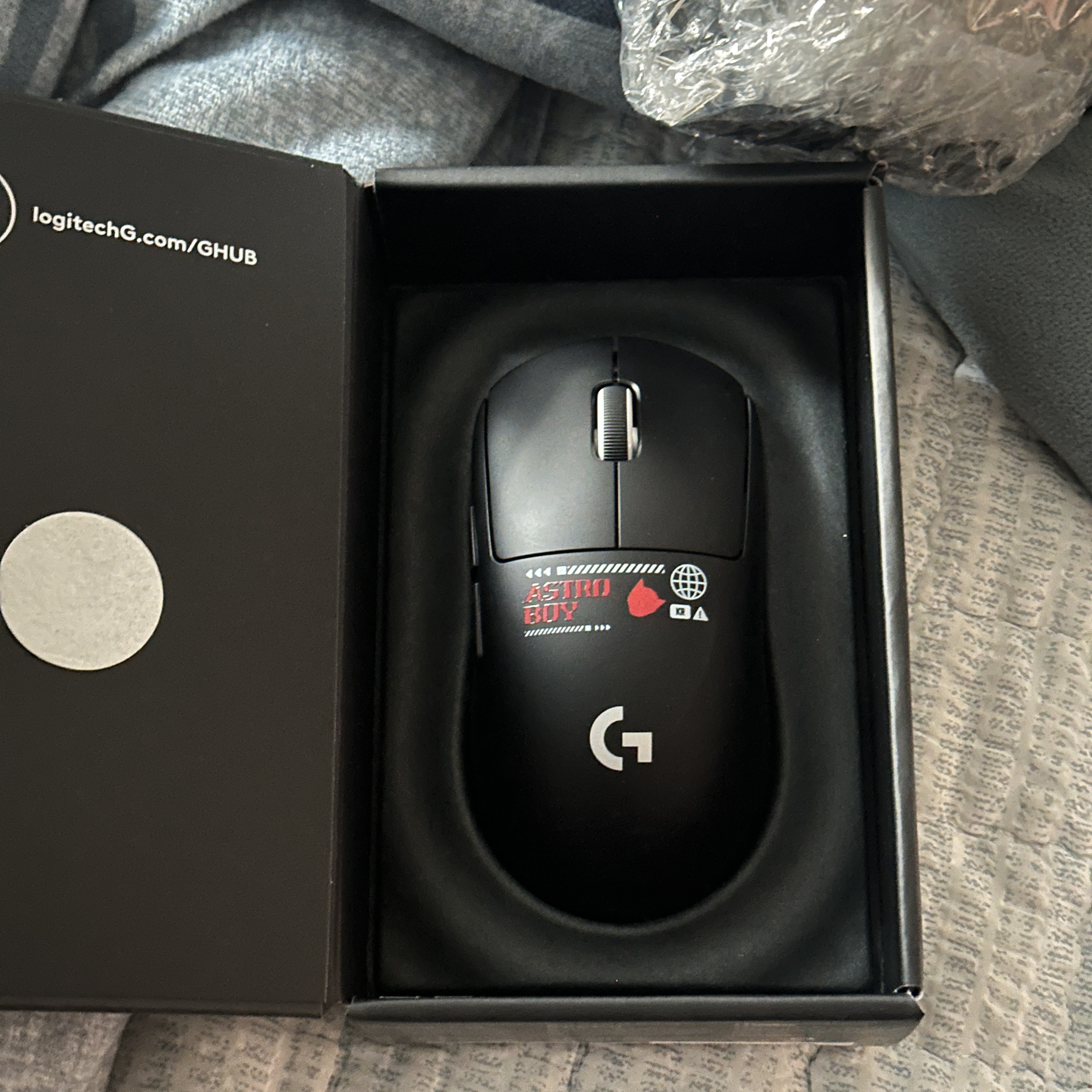 [KREAM 단독] LogitechG PRO X SUPERLIGHT 2 SE WHITE ASTRO BOY MOUSE EDITION 착용 스타일