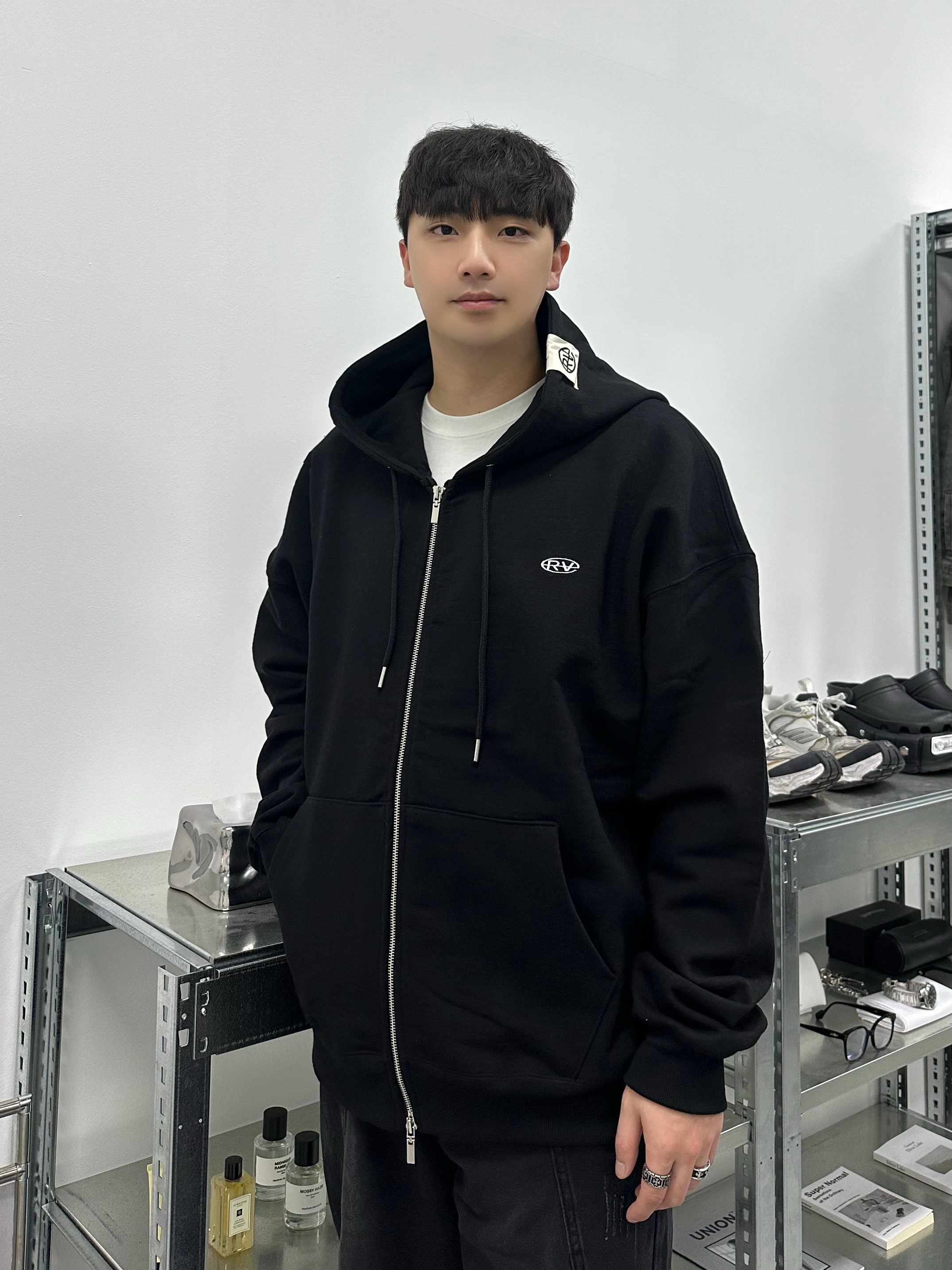 Maison Mihara Yasuhiro Peterson OG Sole Canvas Low Sneakers Black 착용 스타일 - 2