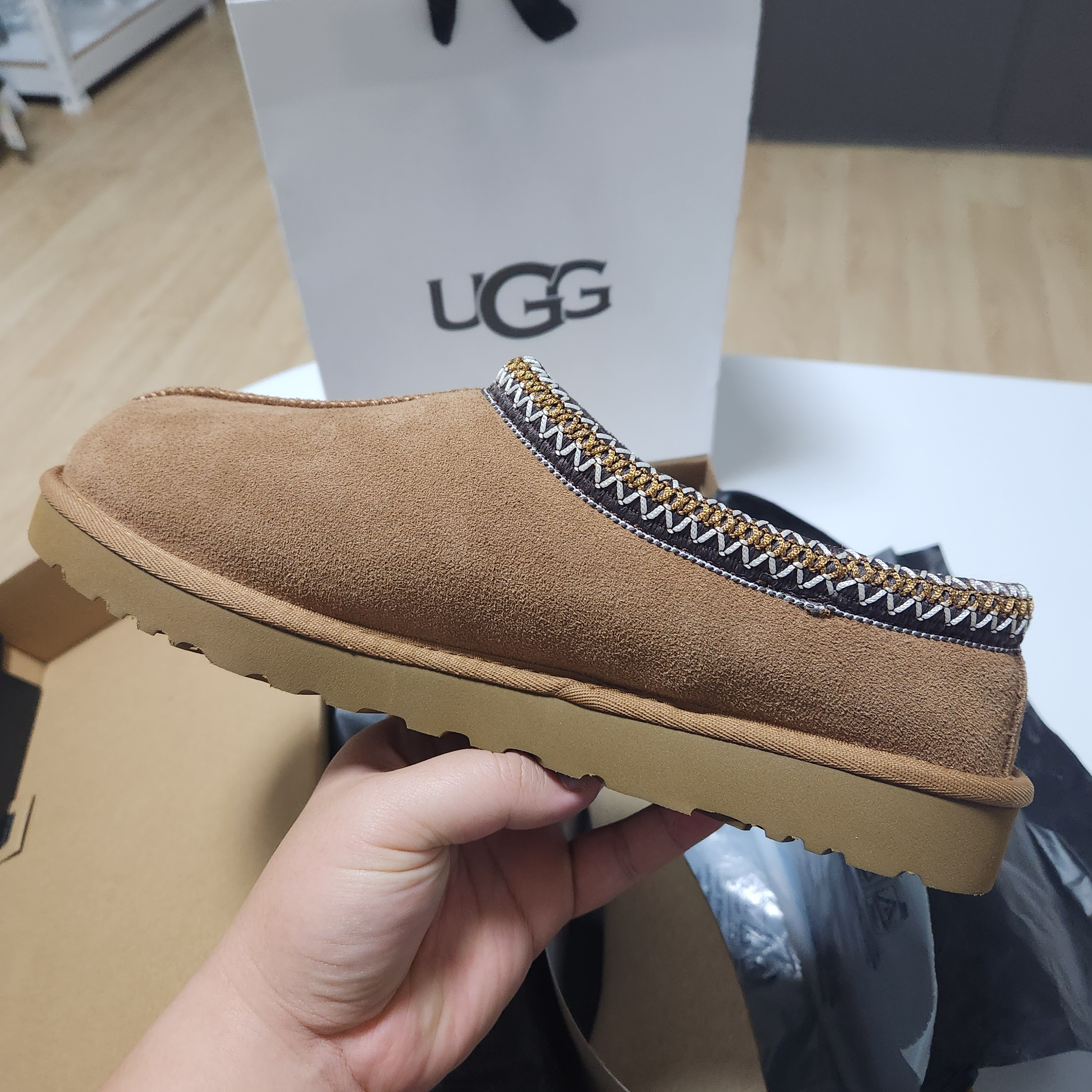 UGG Tasman II Slipper Chestnut 착용 스타일 - 4