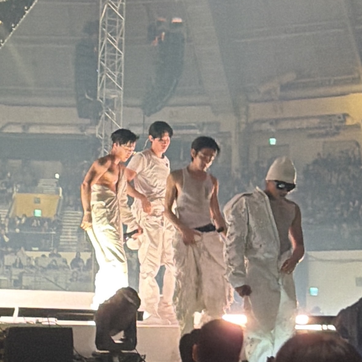 KC 1st Concert in Seoul: KOLLECTIVE 2025 w/ Yuki Chiba (Standing Area) 착용 스타일