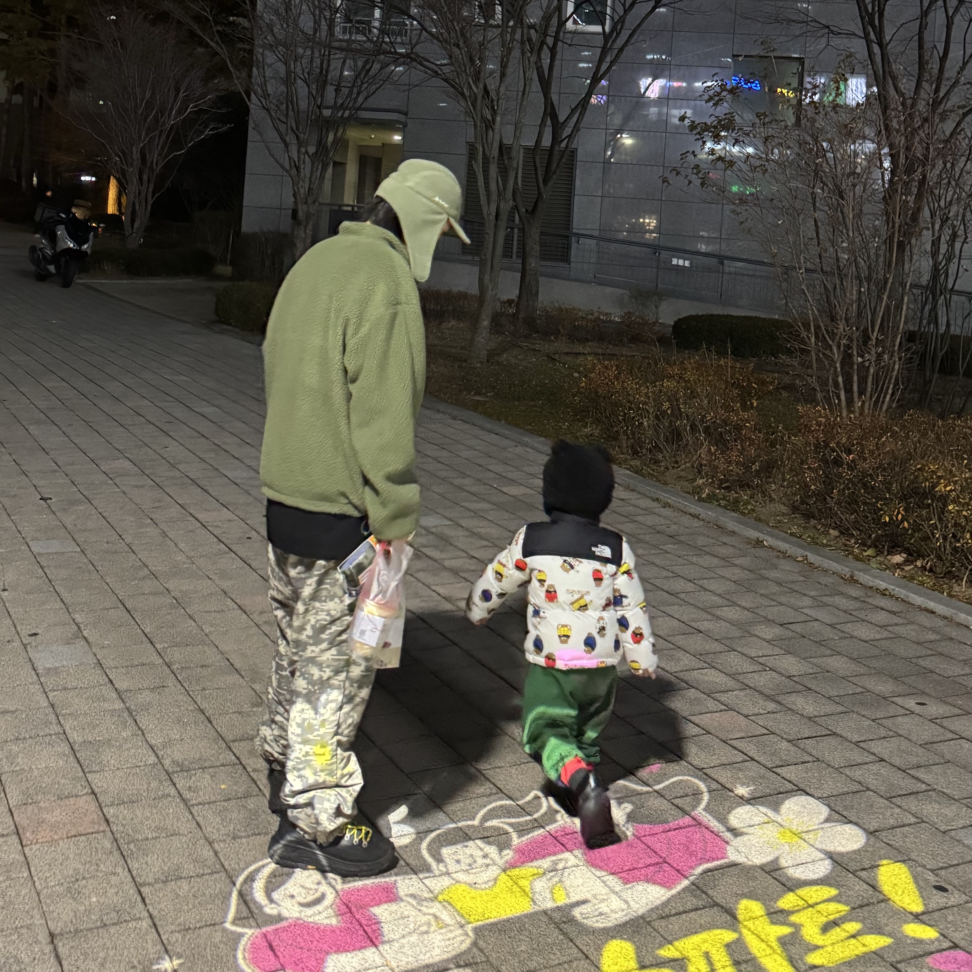 Stussy Training Pant Digi Camo, Supreme Polartec Shearling Reversible Pullover Olive - 25FW 착용 스타일 - 3