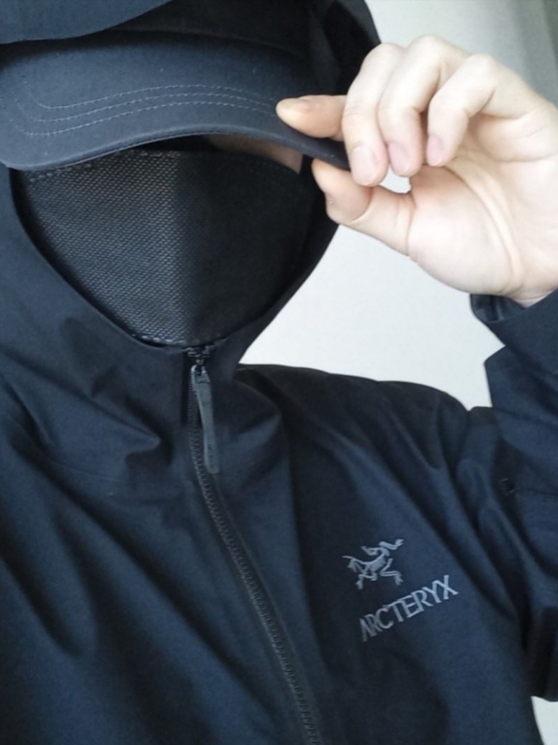 Arc'teryx Gamma AR Pants Black, Arc'teryx Captive Split T-Shirt Atmos 착용 스타일 - 3
