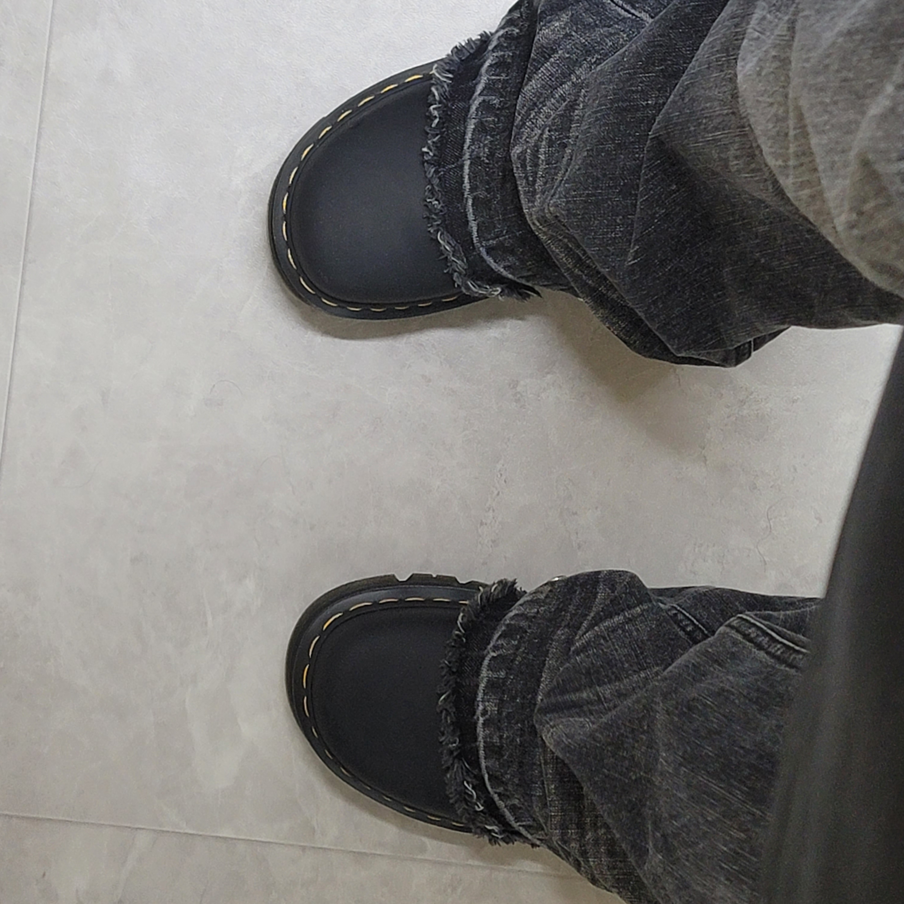 Dr. Martens Zebzag Rigger Leather Boots Black 착용 스타일