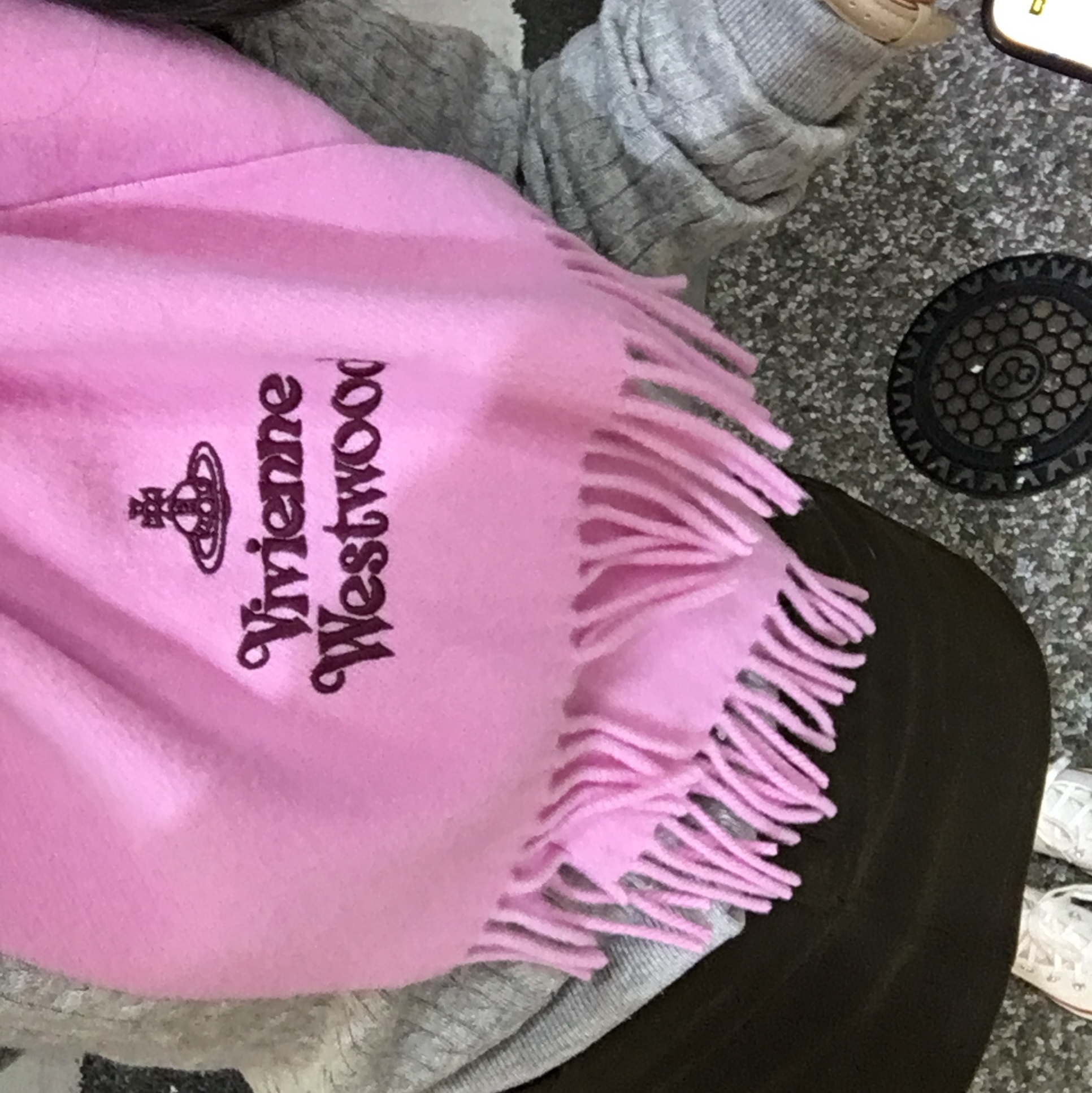 Vivienne Westwood Embroidered Logo Muffler Pink, Converse x Ader Error Sig; Chuck 70 Low White Blue 착용 스타일