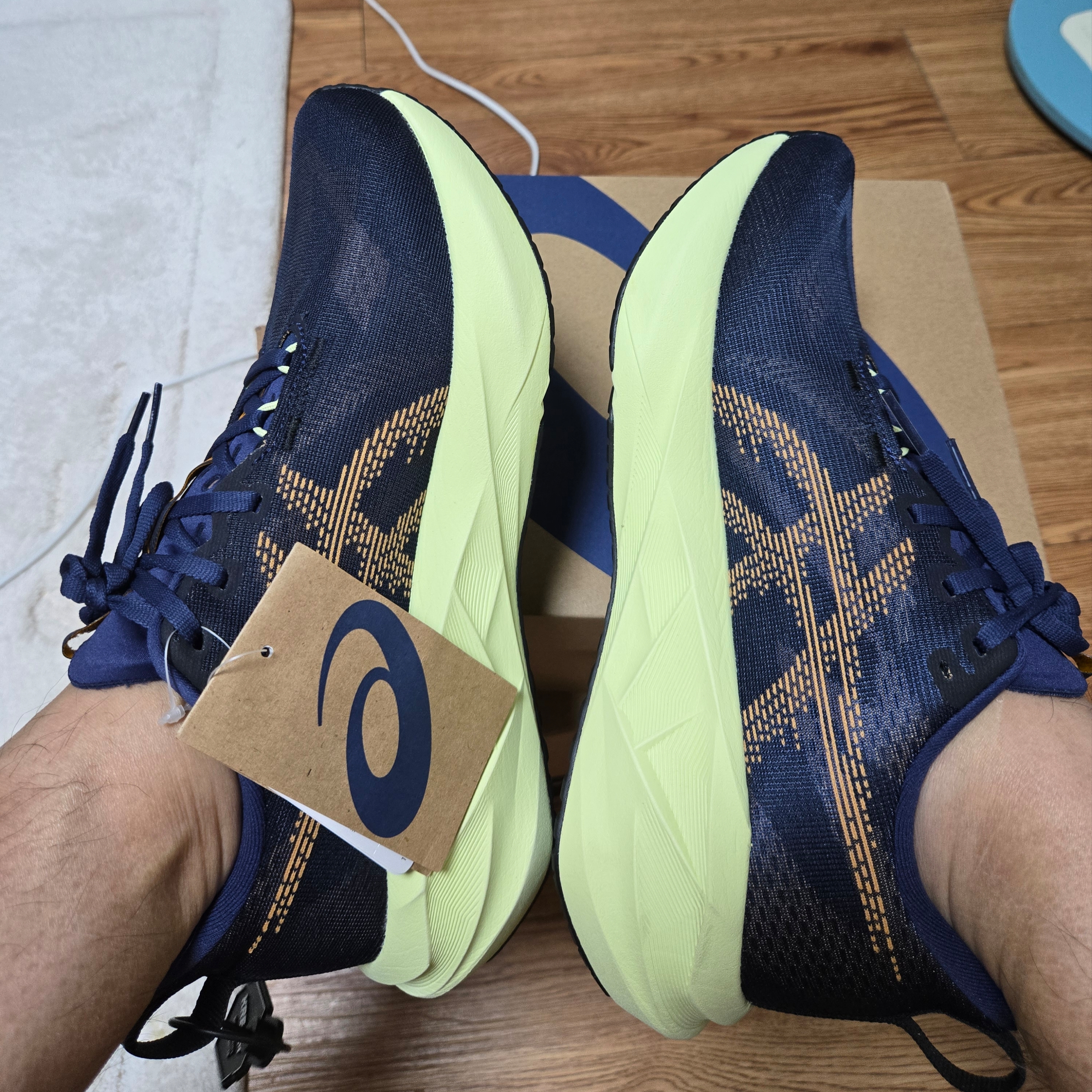 Asics Novablast 5 Indigo Blue Amber 착용 스타일 - 6