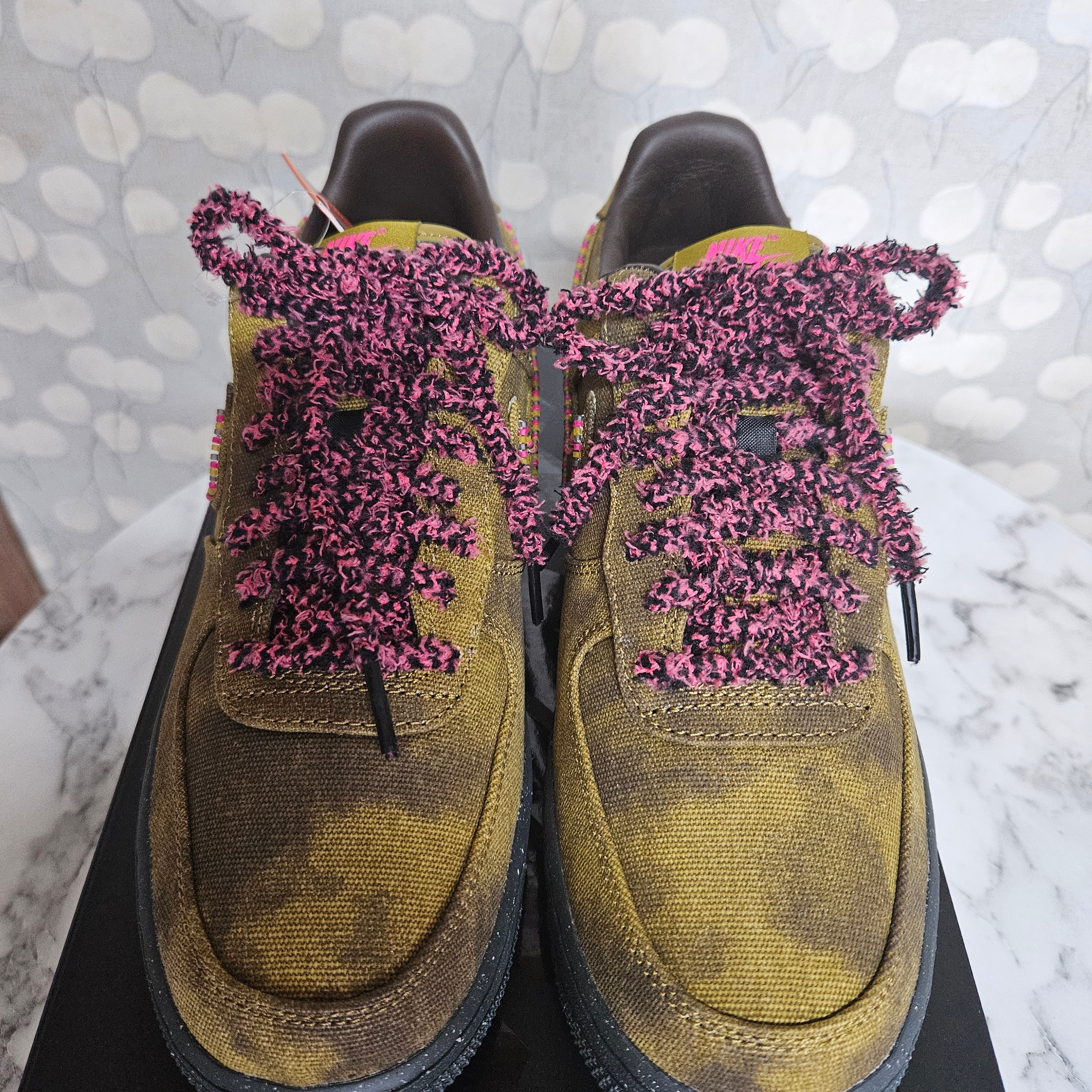 Nike Air Force 1 '07 Low Boucle Baroque Brown and Desert Moss 착용 스타일 - 2