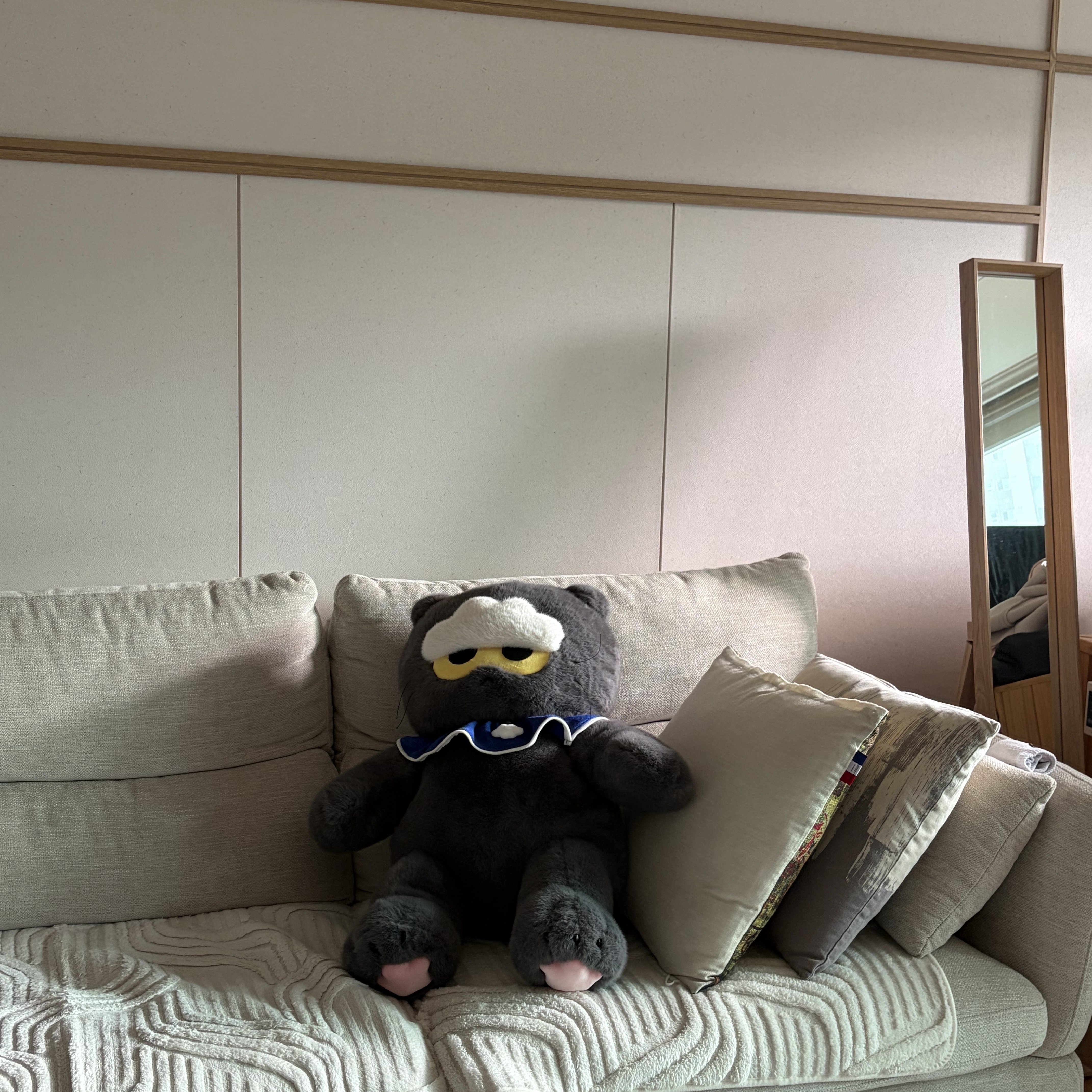 Zo&Friends Zoa Big Plush Grey 착용 스타일 - 2
