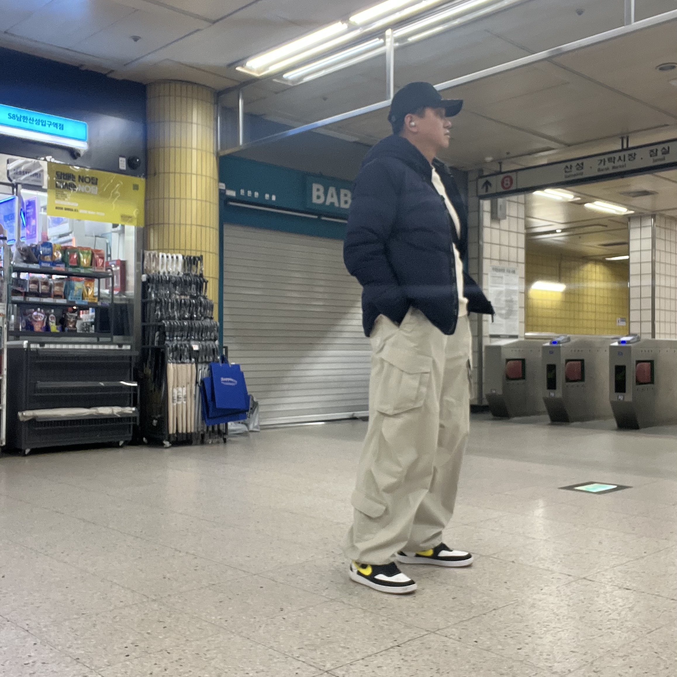 [KREAM 단독] Flavorism VTG Washed Cargo Pants Washed beige 착용 스타일