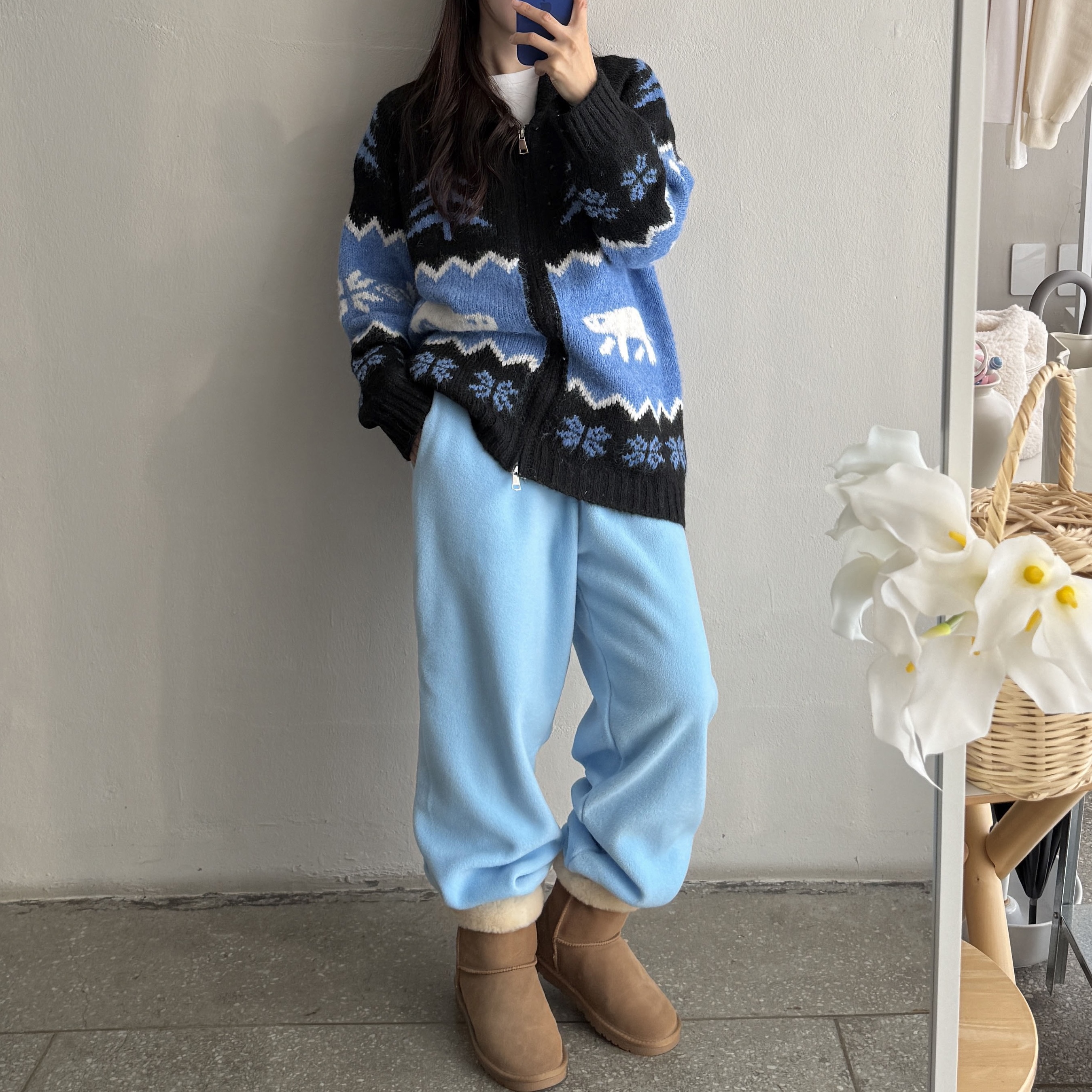 (W) UGG Classic Short II Boots Chestnut 착용 스타일 - 1