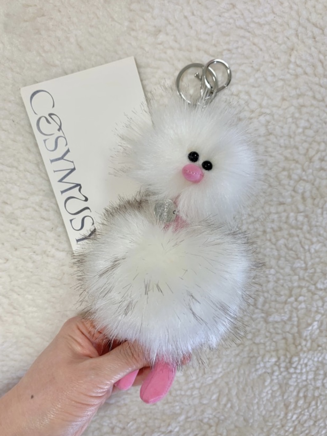 Cosymosy Ugly Bird Keyring White 착용 스타일 - 2