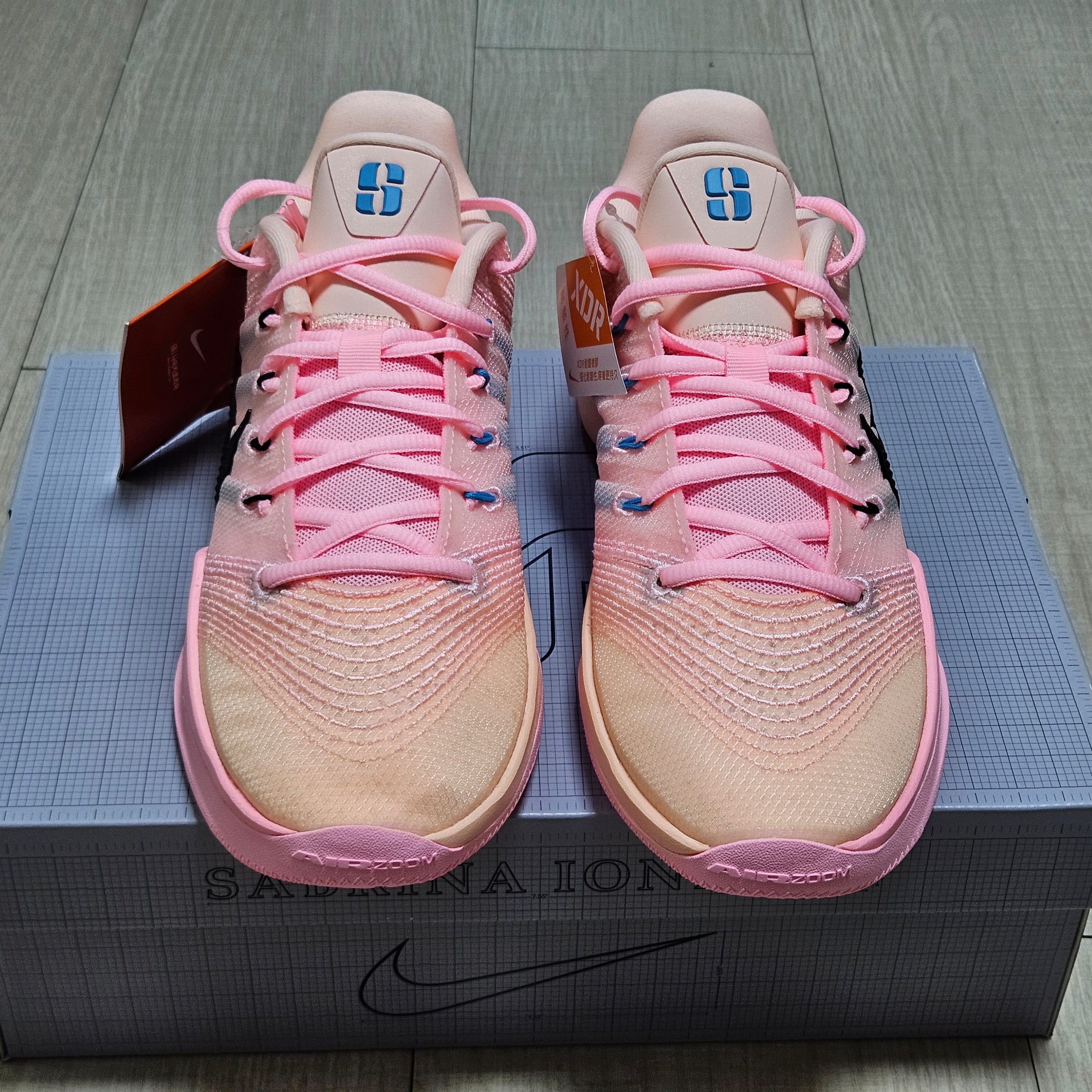 Nike Sabrina 3 EP Crimson Tint Black, Nike Kobe 6 Protro Total Orange 착용 스타일 - 3