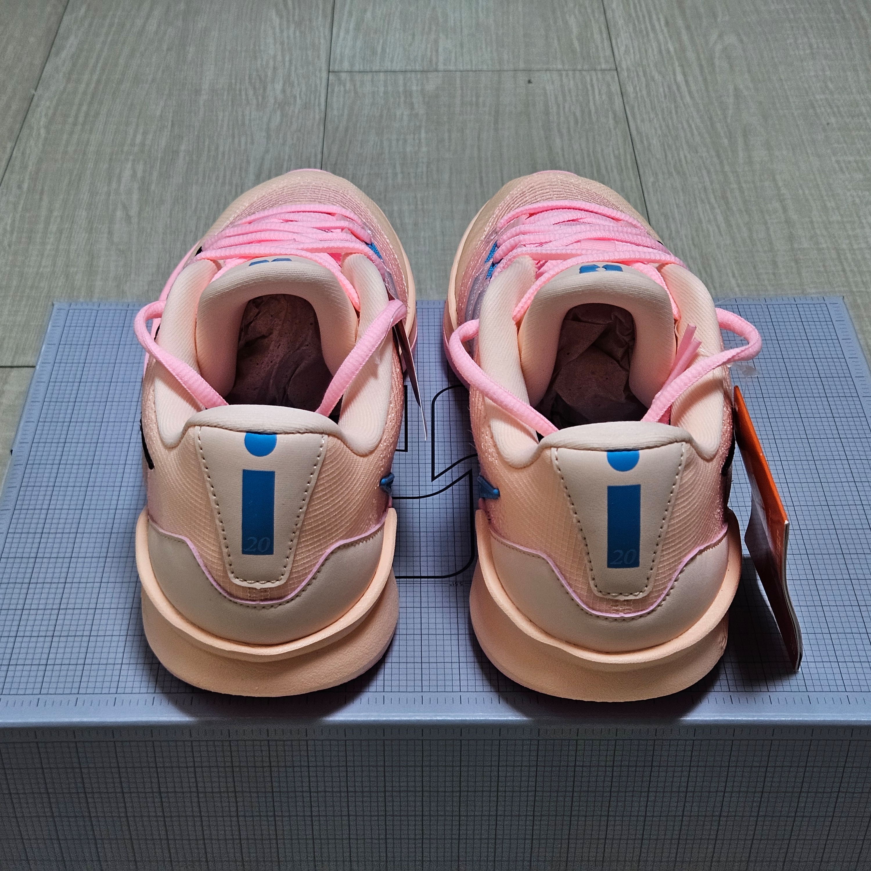 Nike Sabrina 3 EP Crimson Tint Black, Nike Kobe 6 Protro Total Orange 착용 스타일 - 4