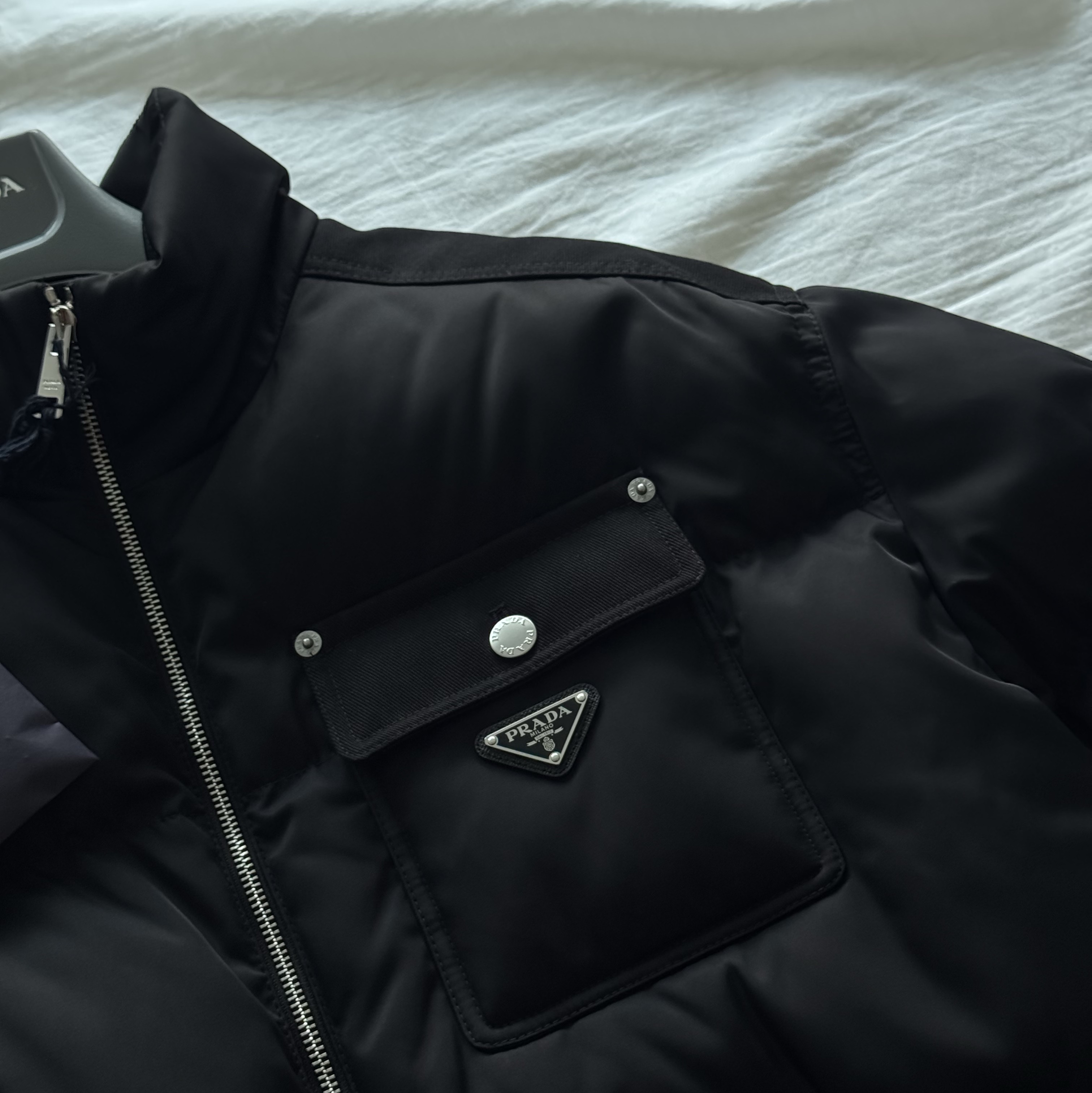 Prada Re-Nylon Crop Down Jacket Black 착용 스타일