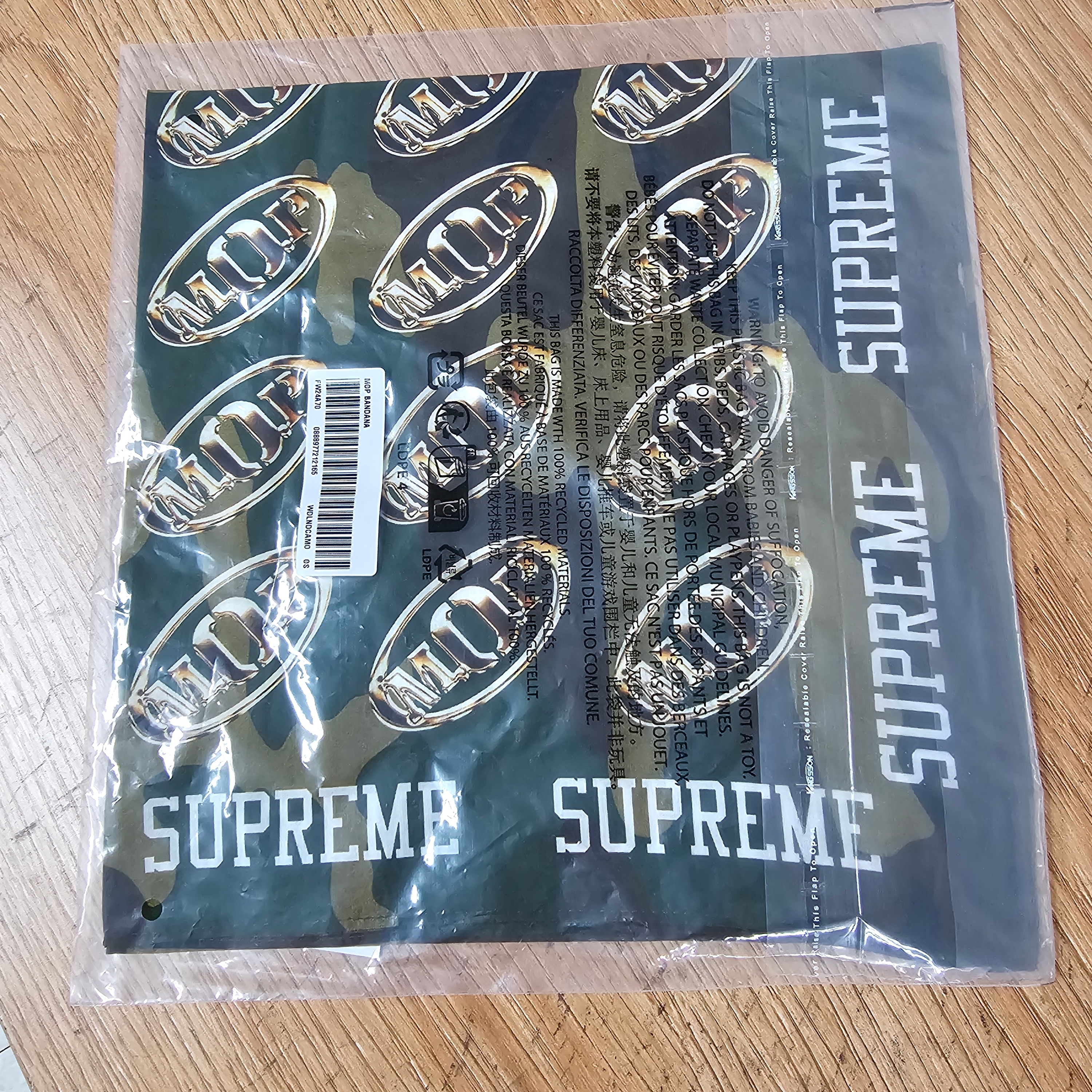 Supreme x M.O.P. Bandana Woodland Camo - 24FW 착용 스타일