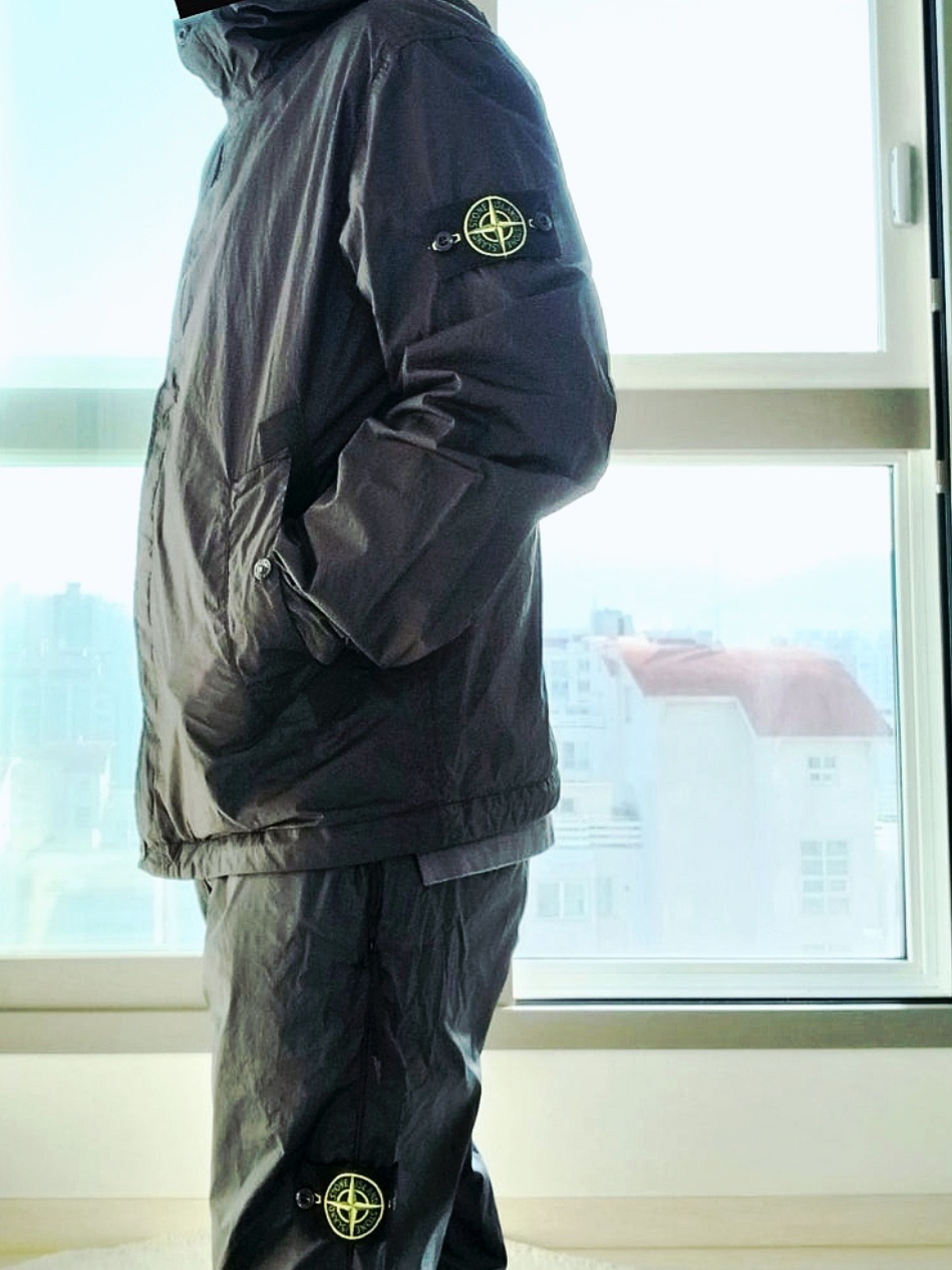 Stone Island S0A23 Crinkle Reps R-NY Wind Resistant Anti-Drop Hooded Jacket - 25SS 착용 스타일 - 2