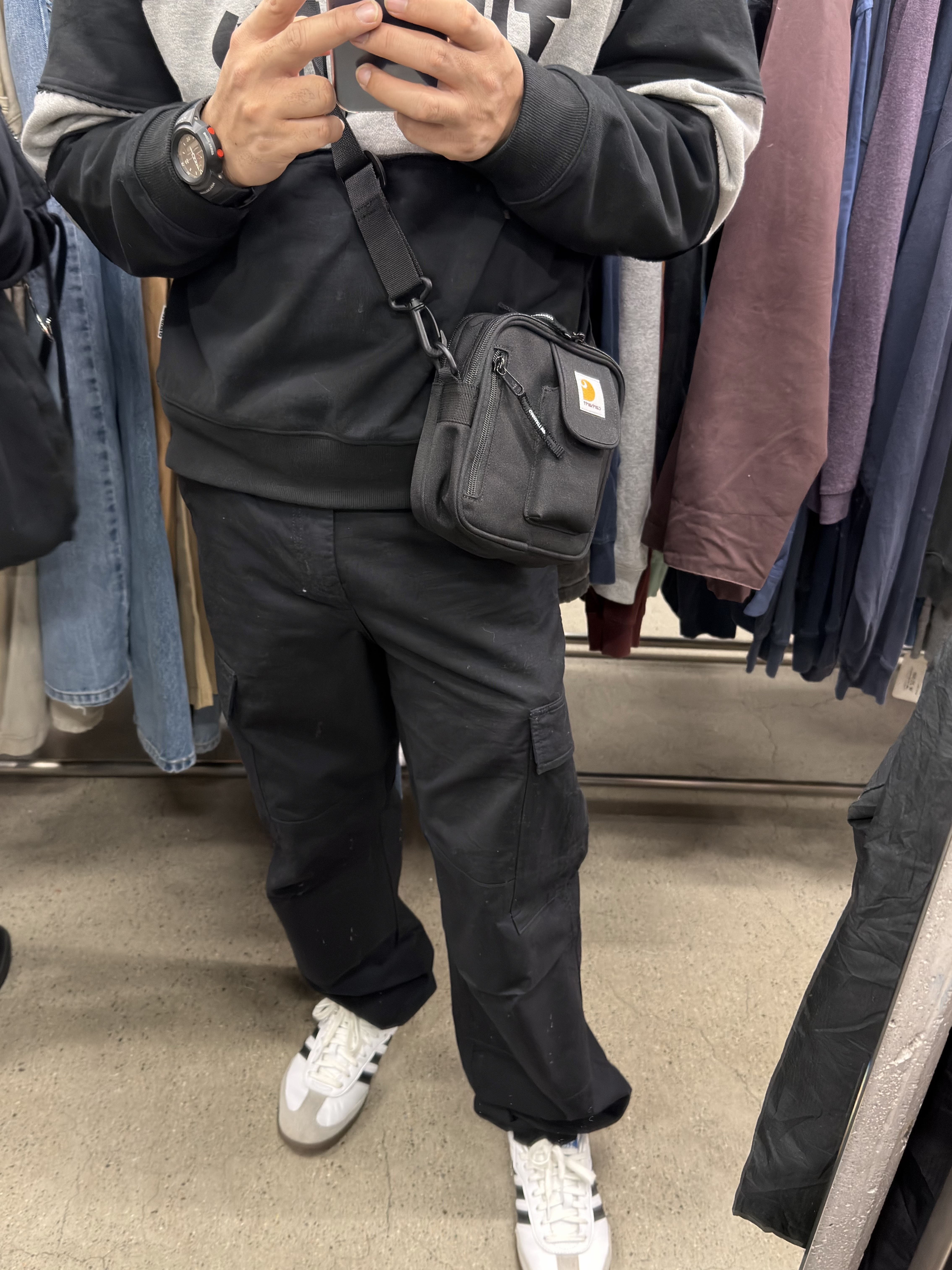 Carhartt WIP Columbia Ripstop Regular Cargo Pants Black, Carhartt WIP Essentials Bag Black 착용 스타일