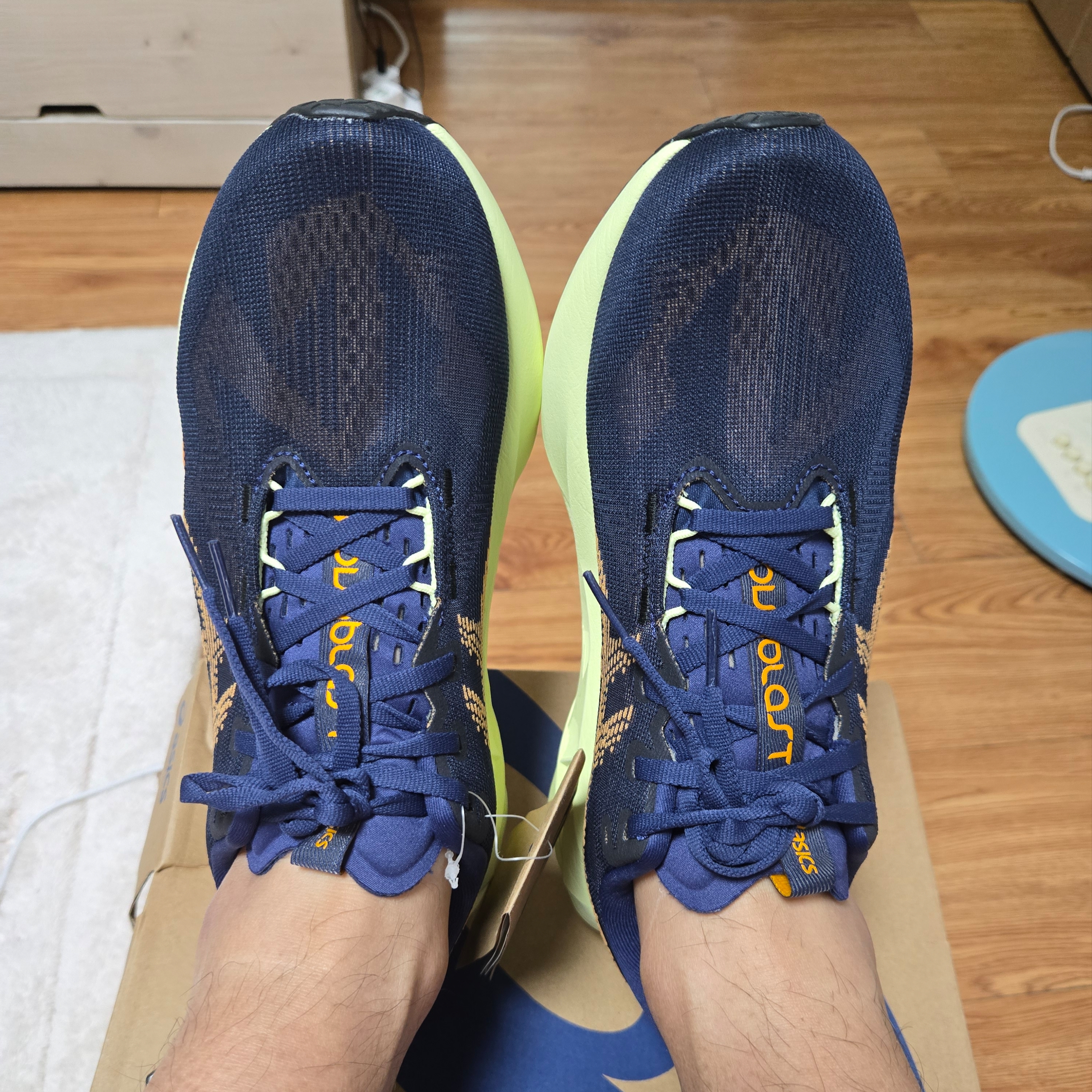Asics Novablast 5 Indigo Blue Amber 착용 스타일 - 7