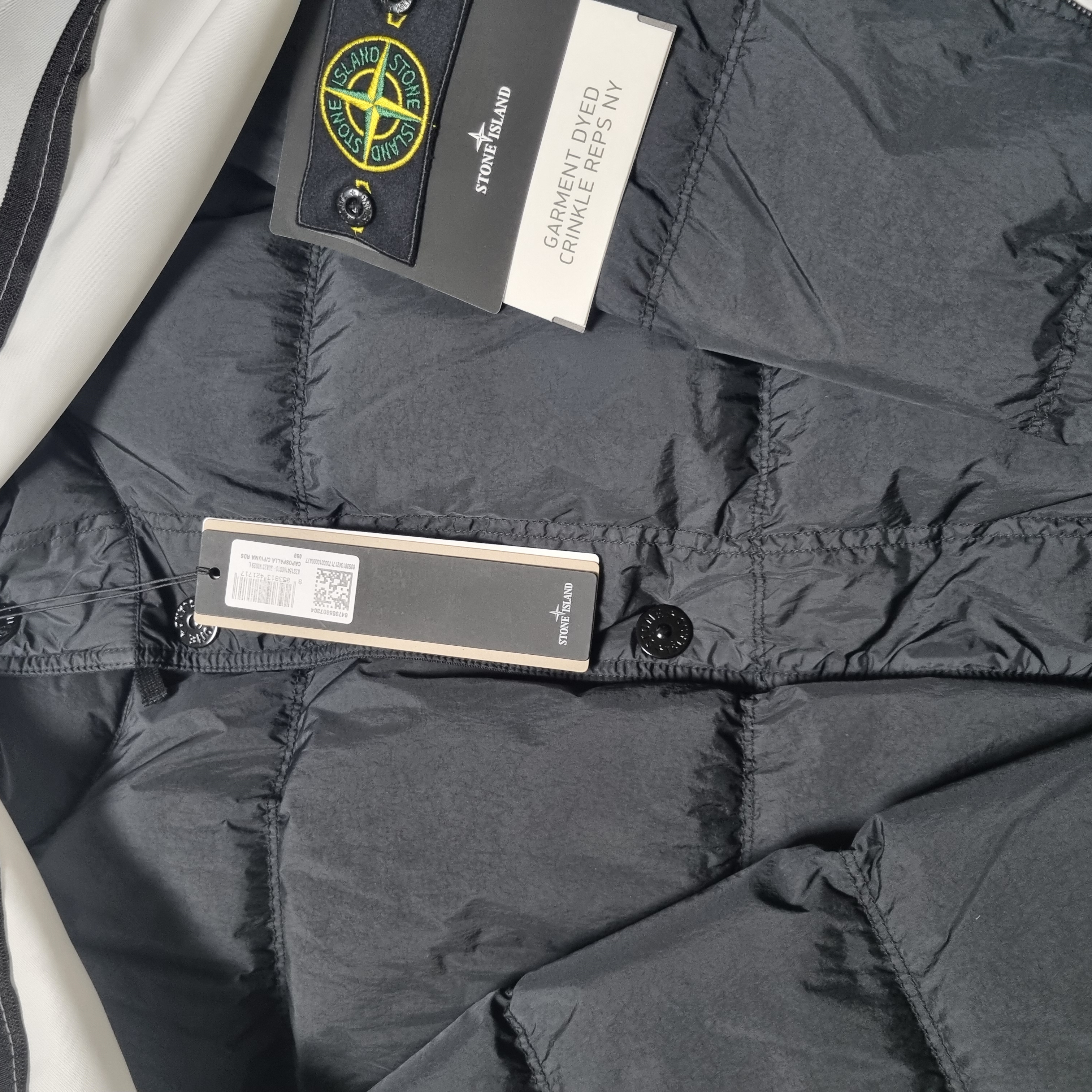 Stone Island 4100010 Crinkle Reps NY Recycled Nylon Down Jacket with Wind Resistant Black - 25FW 착용 스타일 - 7