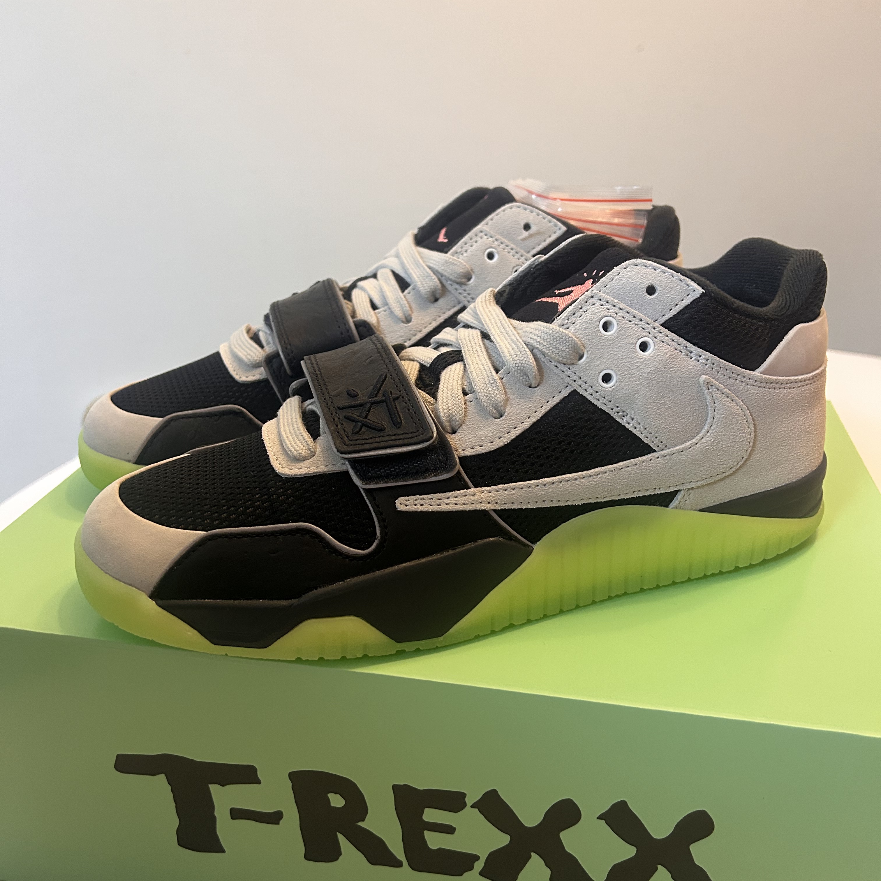 Jordan x Travis Scott x Chase B Jumpman Jack TR Black Night Silver 착용 스타일 - 1