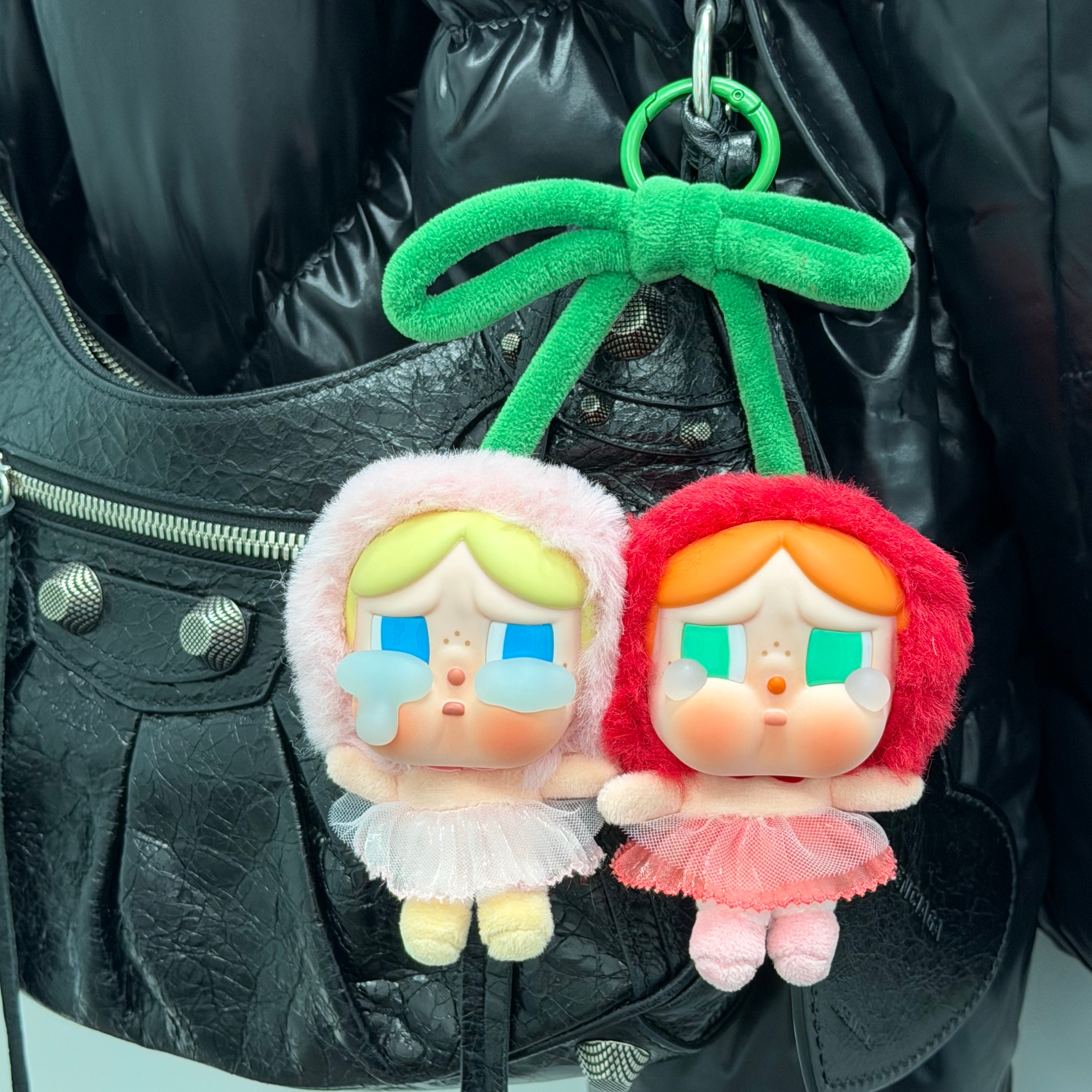 Pop Mart Crybaby Crying For Love Series Vinyl Plush 착용 스타일 - 2