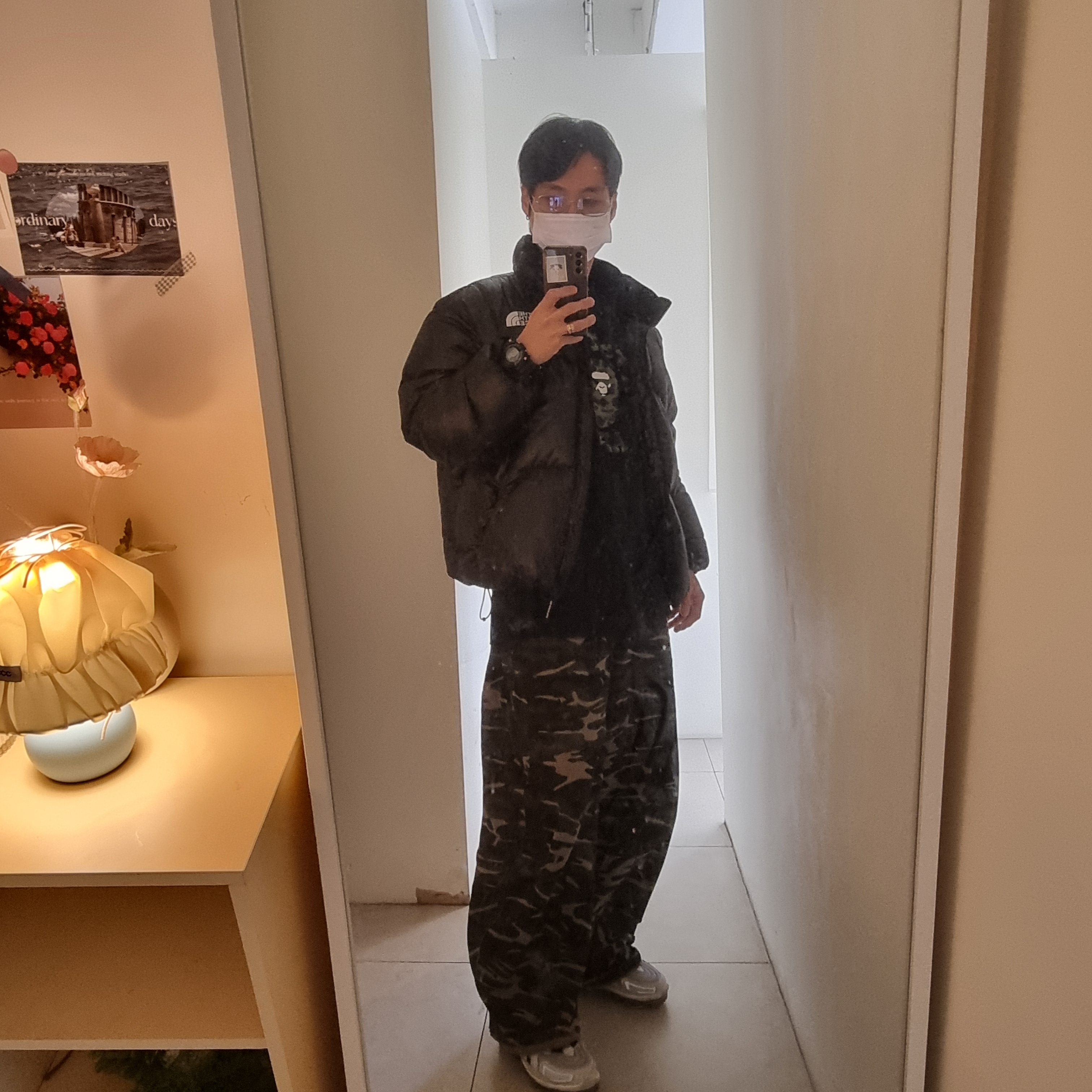 The North Face White Label Wave RDS Down Jacket Black, BAPE 1st Camo College T-Shirt Black Green 착용 스타일