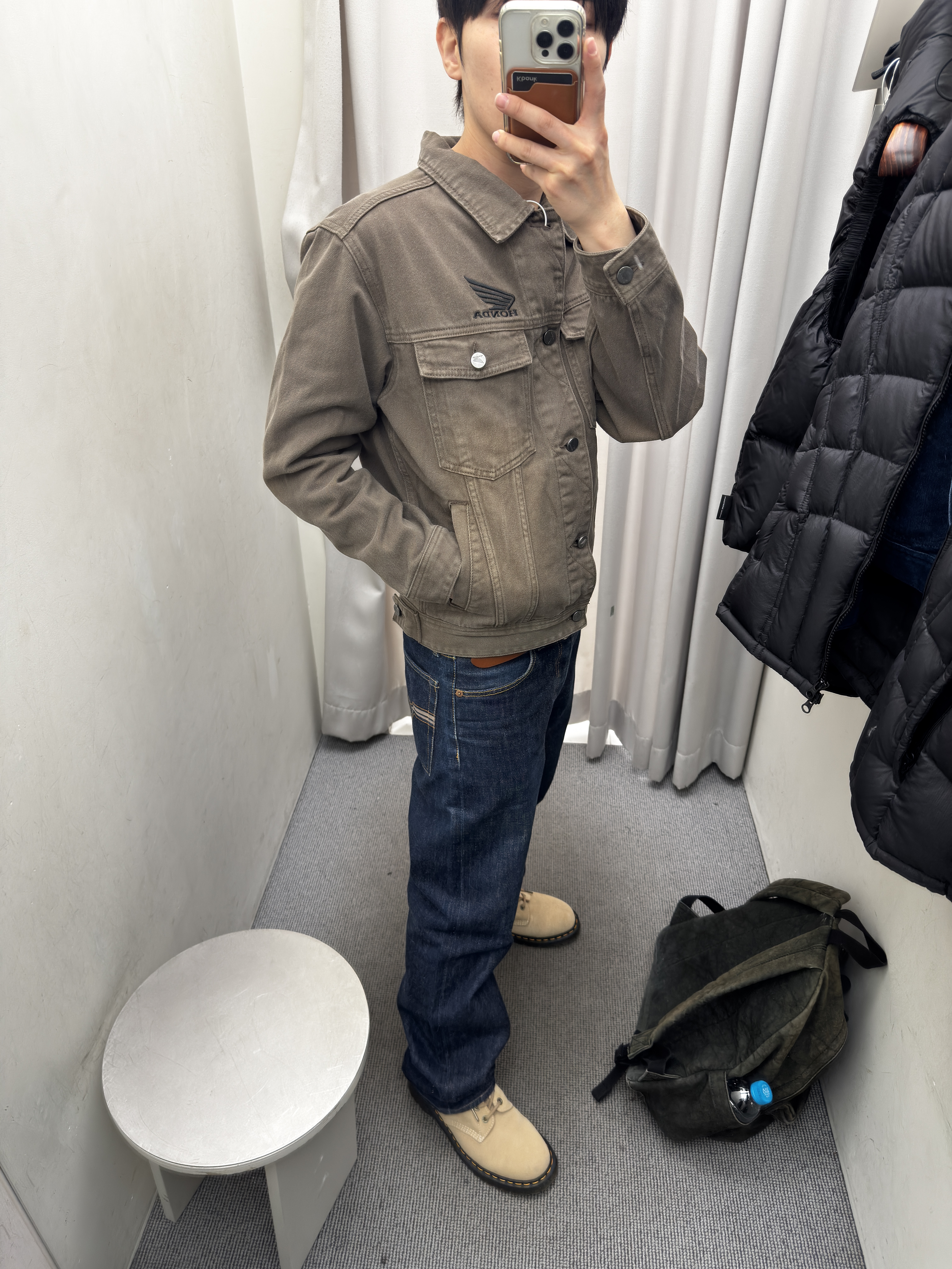 Honda Vintage Old Denim Jacket Brown, Dr. Martens 939 Bronx Suede Ankle Boots Tan 착용 스타일 - 3