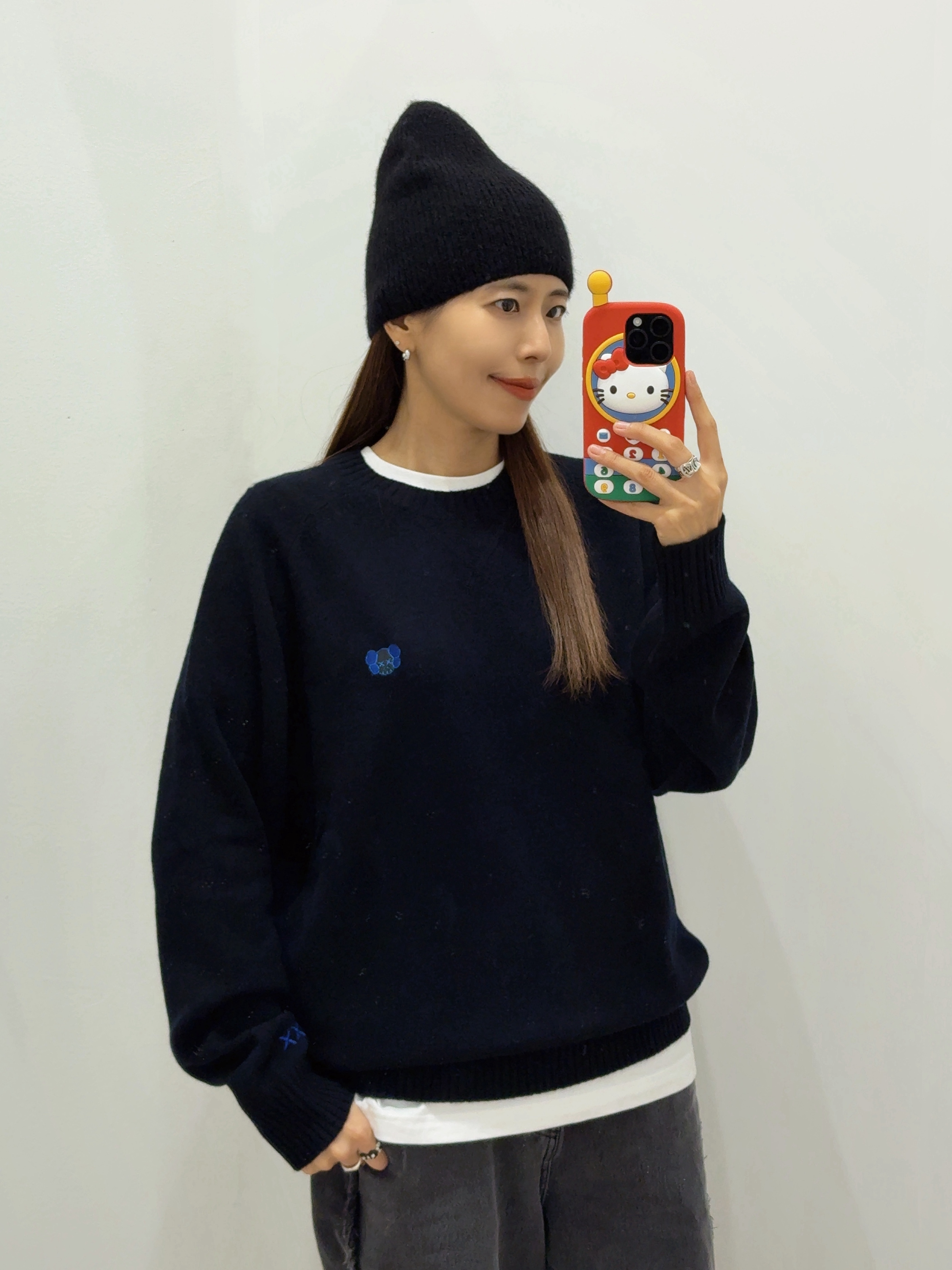 Uniqlo x Kaws Lambswool Crewneck Sweater Navy - KR 착용 스타일