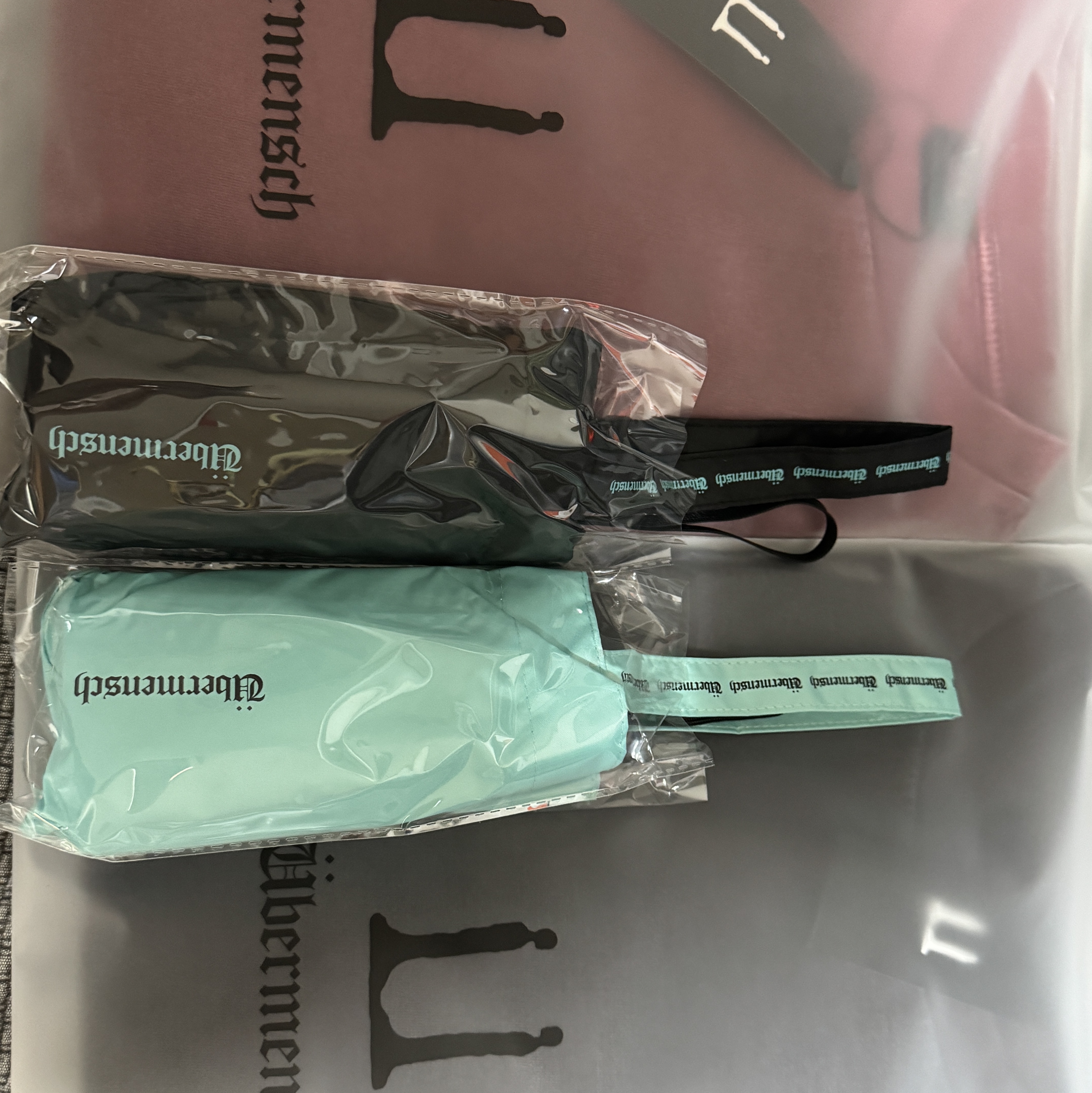 G-DRAGON Ubermensch Umbrella Compact Mint, G-DRAGON Ubermensch Long Sleeved T-Shirts Burgundy 착용 스타일