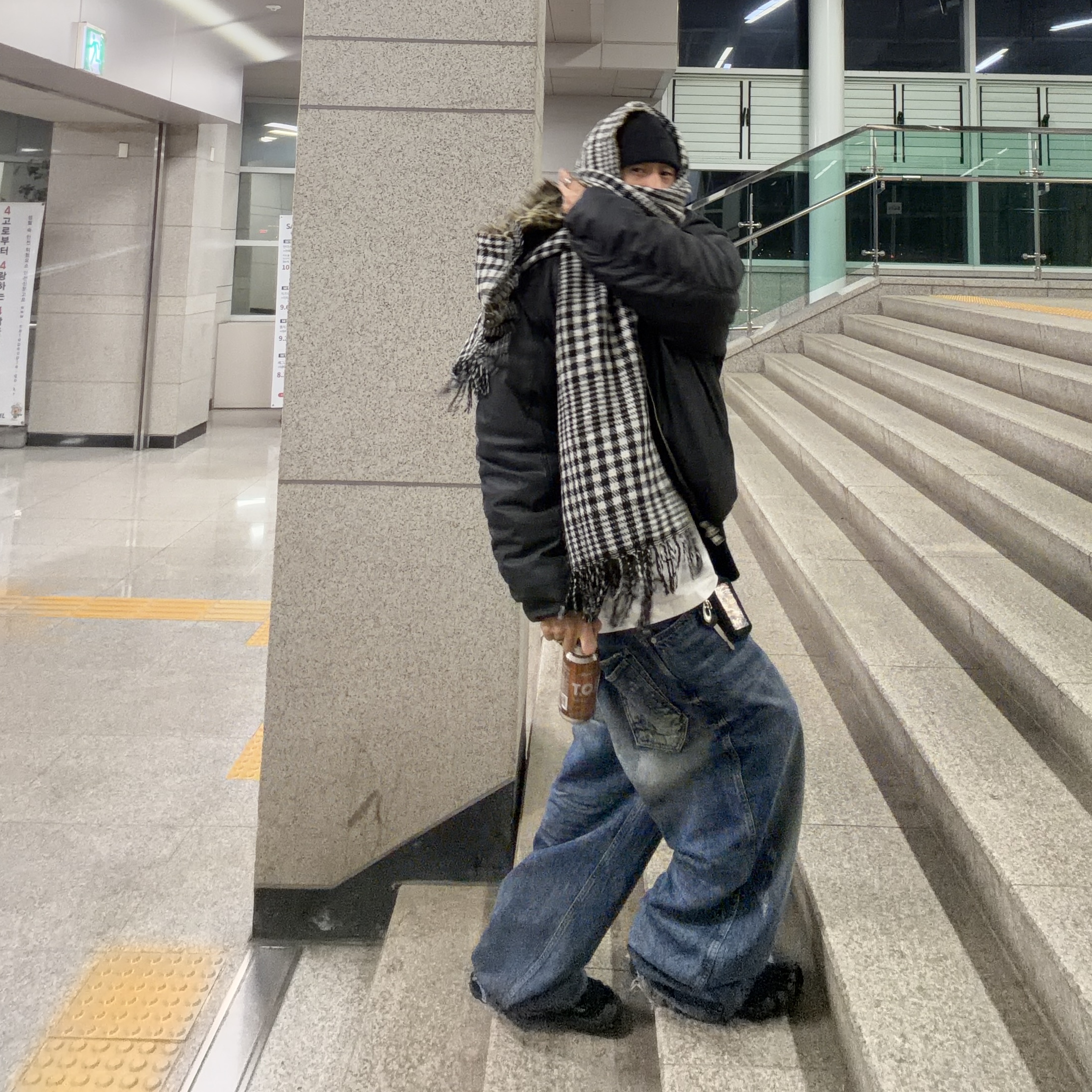 MELLOW Back slit washed MA-1 BLACK, Nonnod Double pocket Japanese Denim Mid Blue 착용 스타일