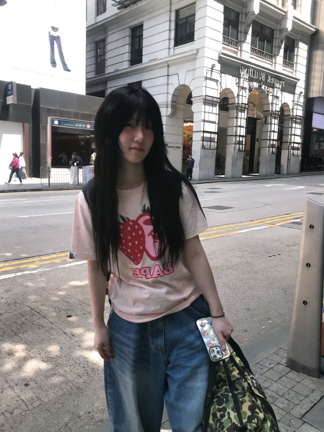 (W) BAPE Strawberry T-Shirt Pale Pink 착용 스타일