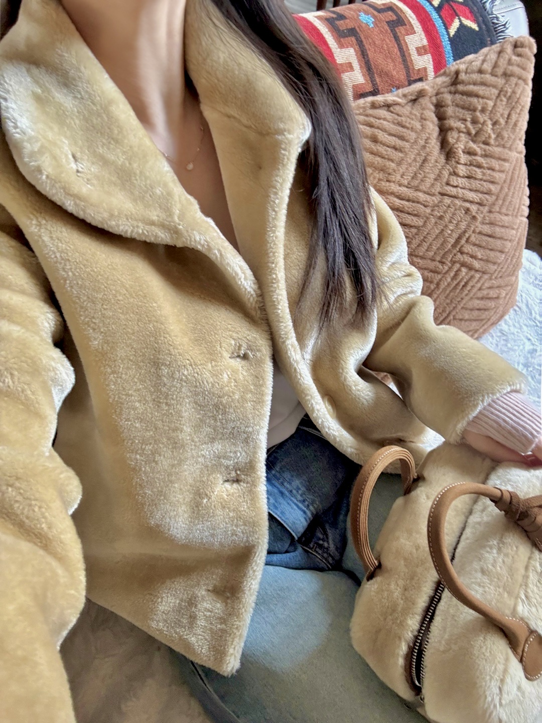 (W) UGG Classic Ultra Mini Platform Boots Chestnut 착용 스타일 - 3