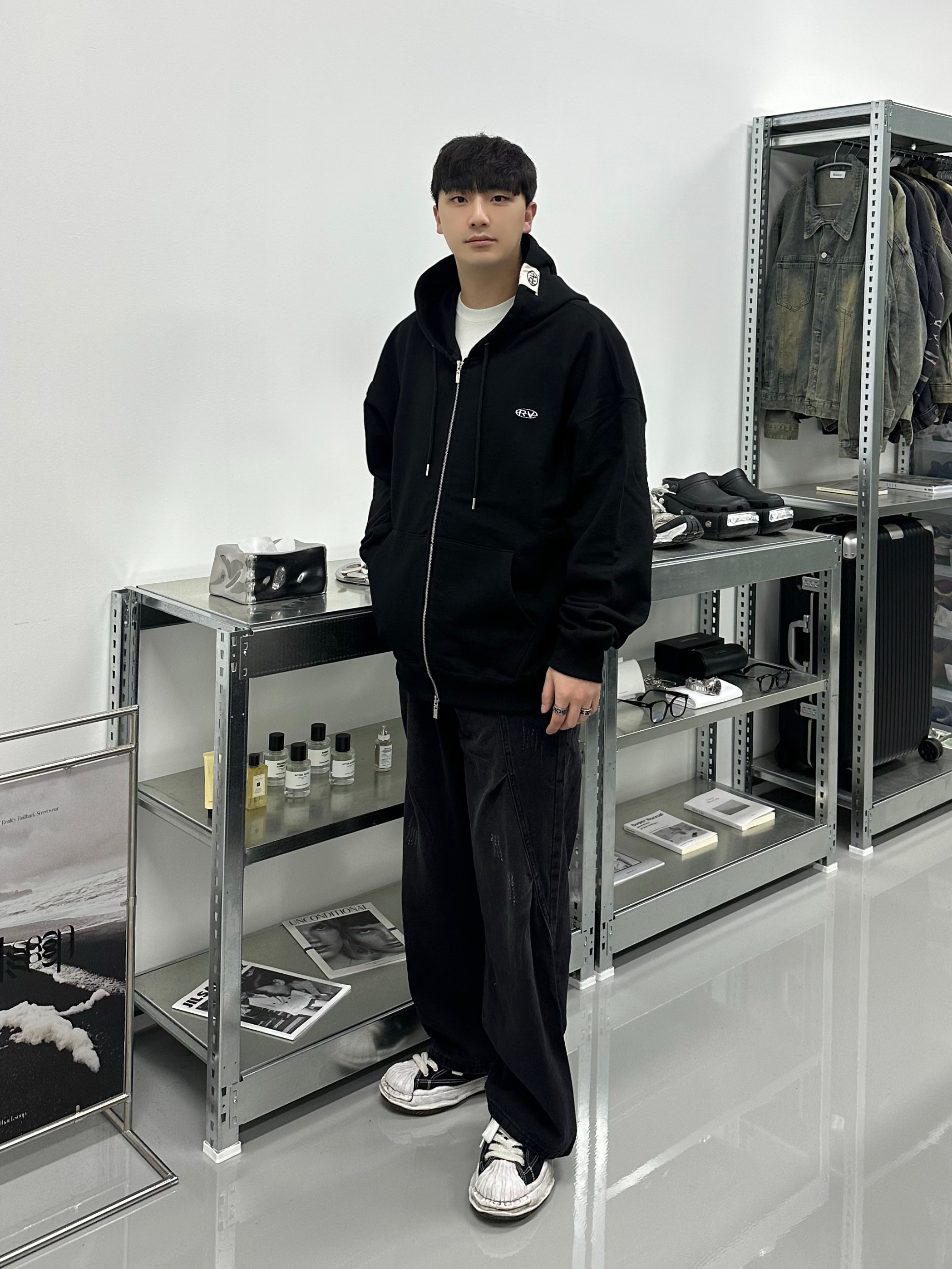 Maison Mihara Yasuhiro Peterson OG Sole Canvas Low Sneakers Black 착용 스타일 - 1