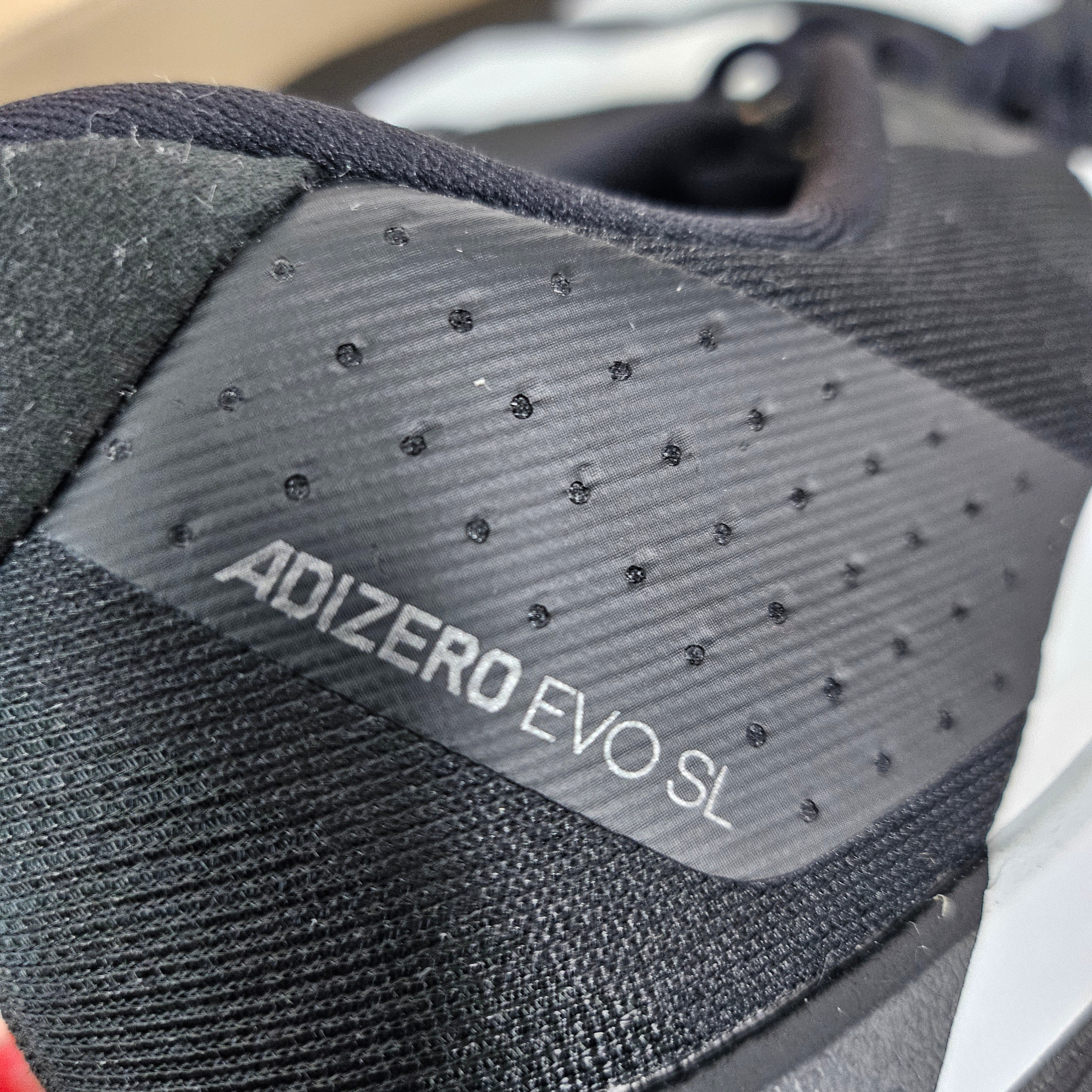 Adidas Adizero EVO SL Core Black Cloud White 착용 스타일 - 3