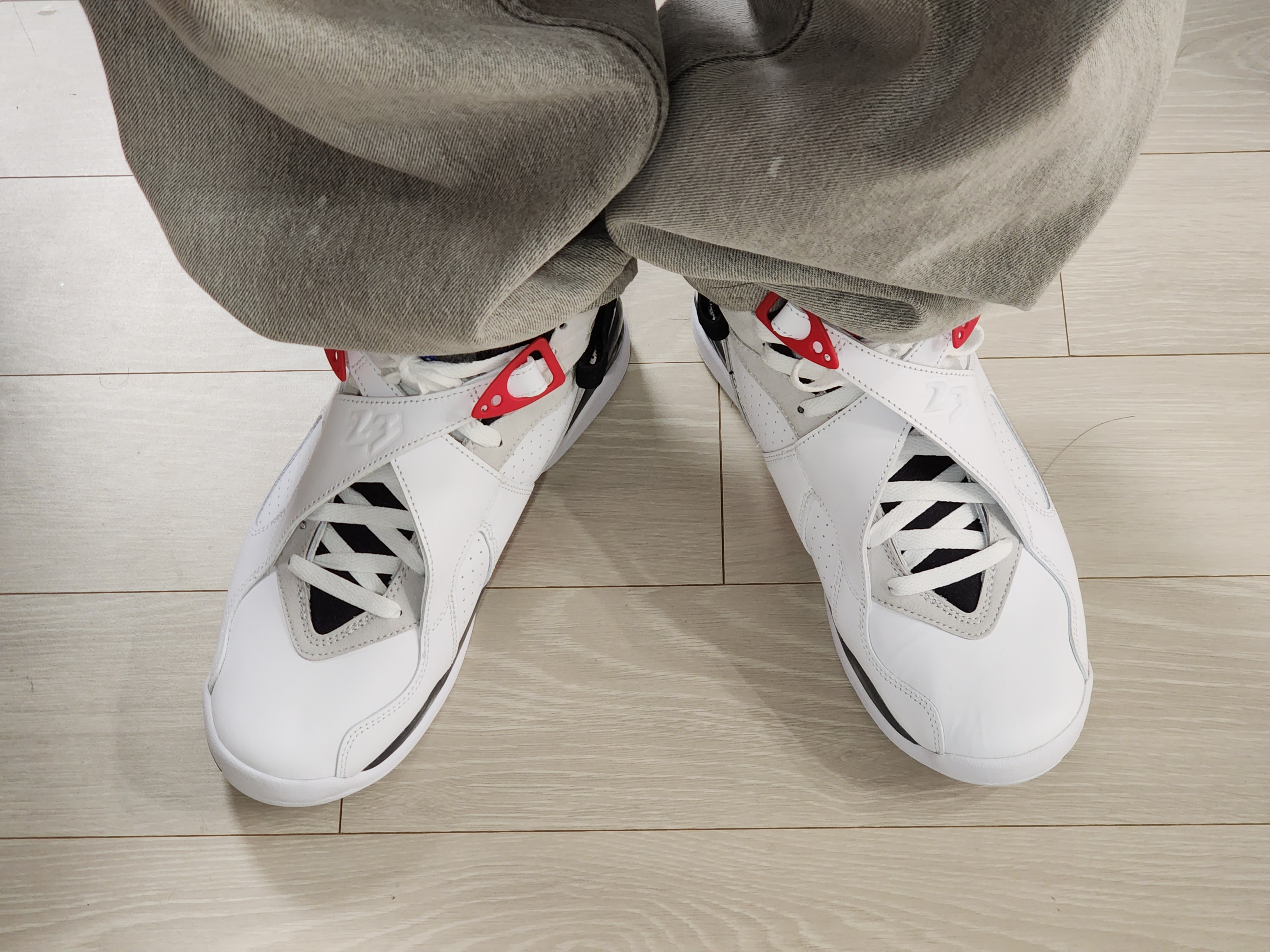 Jordan 8 Retro Bugs Bunny 2025 착용 스타일