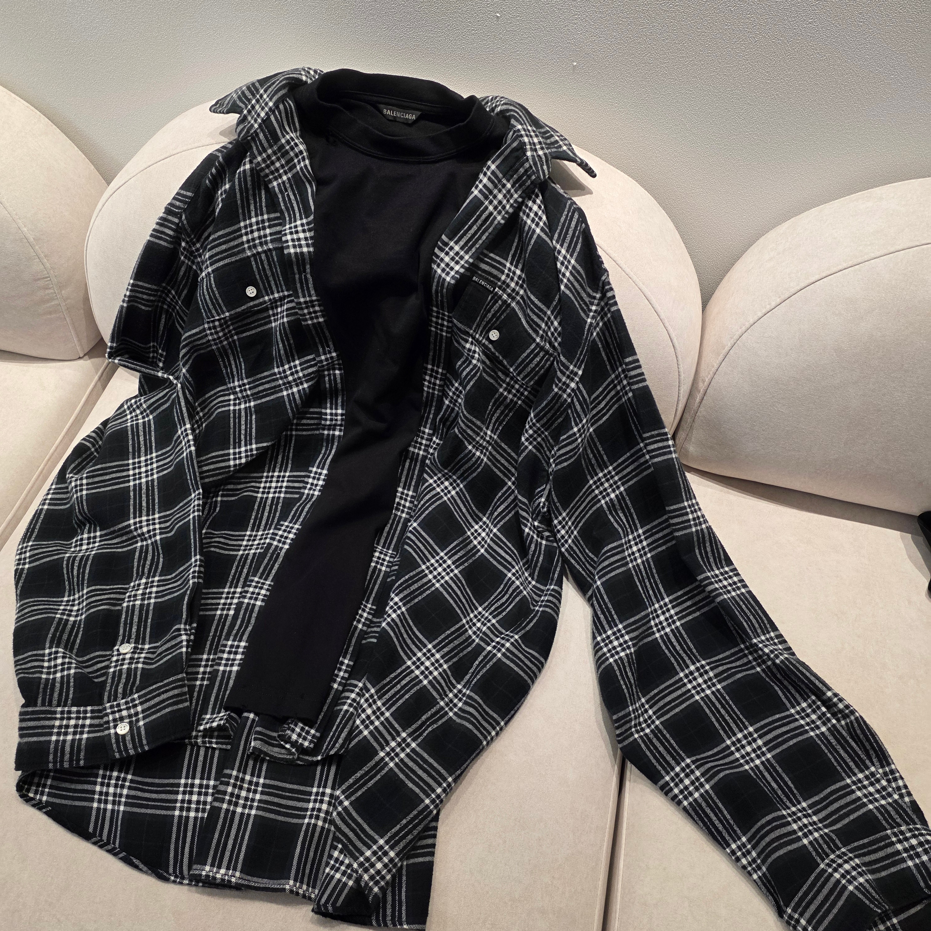 Balenciaga Trompe L'oeil Check Poplin Shirt Regular Fit Black Grey 착용 스타일