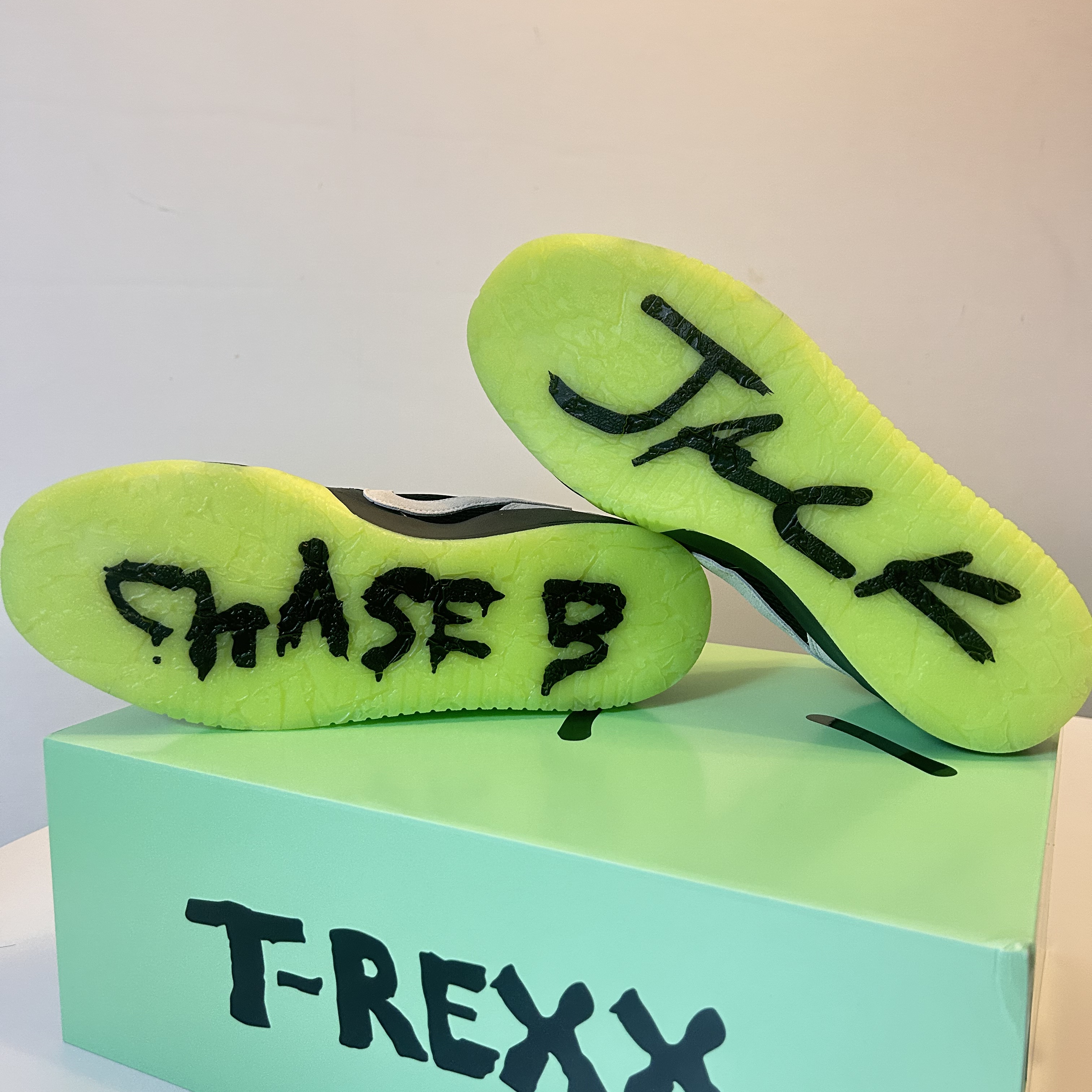 Jordan x Travis Scott x Chase B Jumpman Jack TR Black Night Silver 착용 스타일 - 2