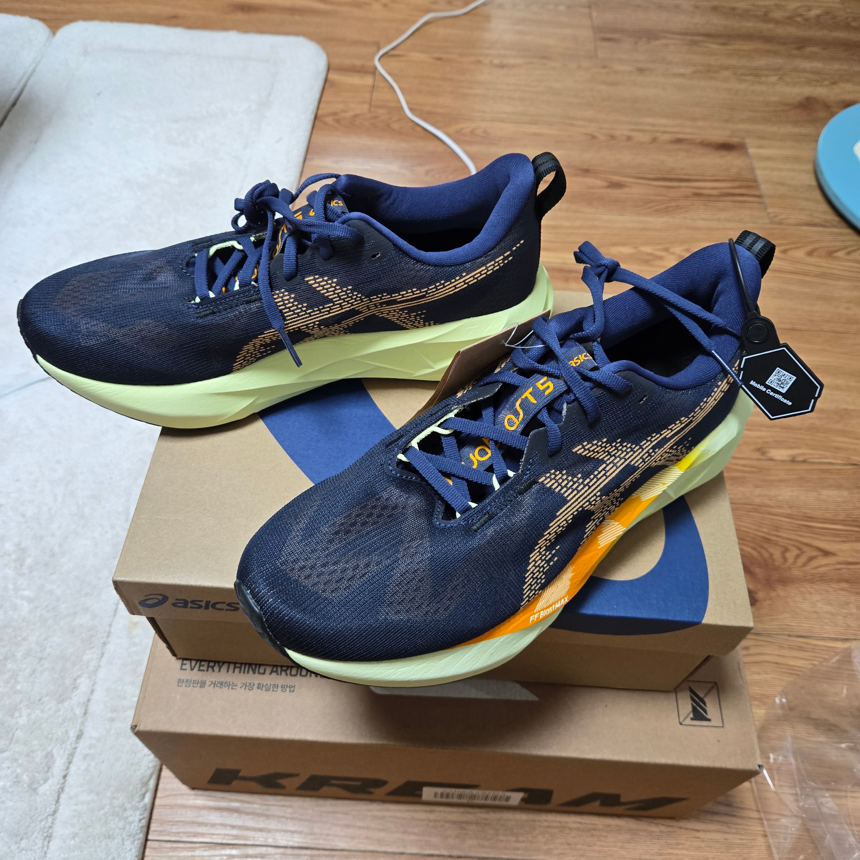 Asics Novablast 5 Indigo Blue Amber 착용 스타일 - 4