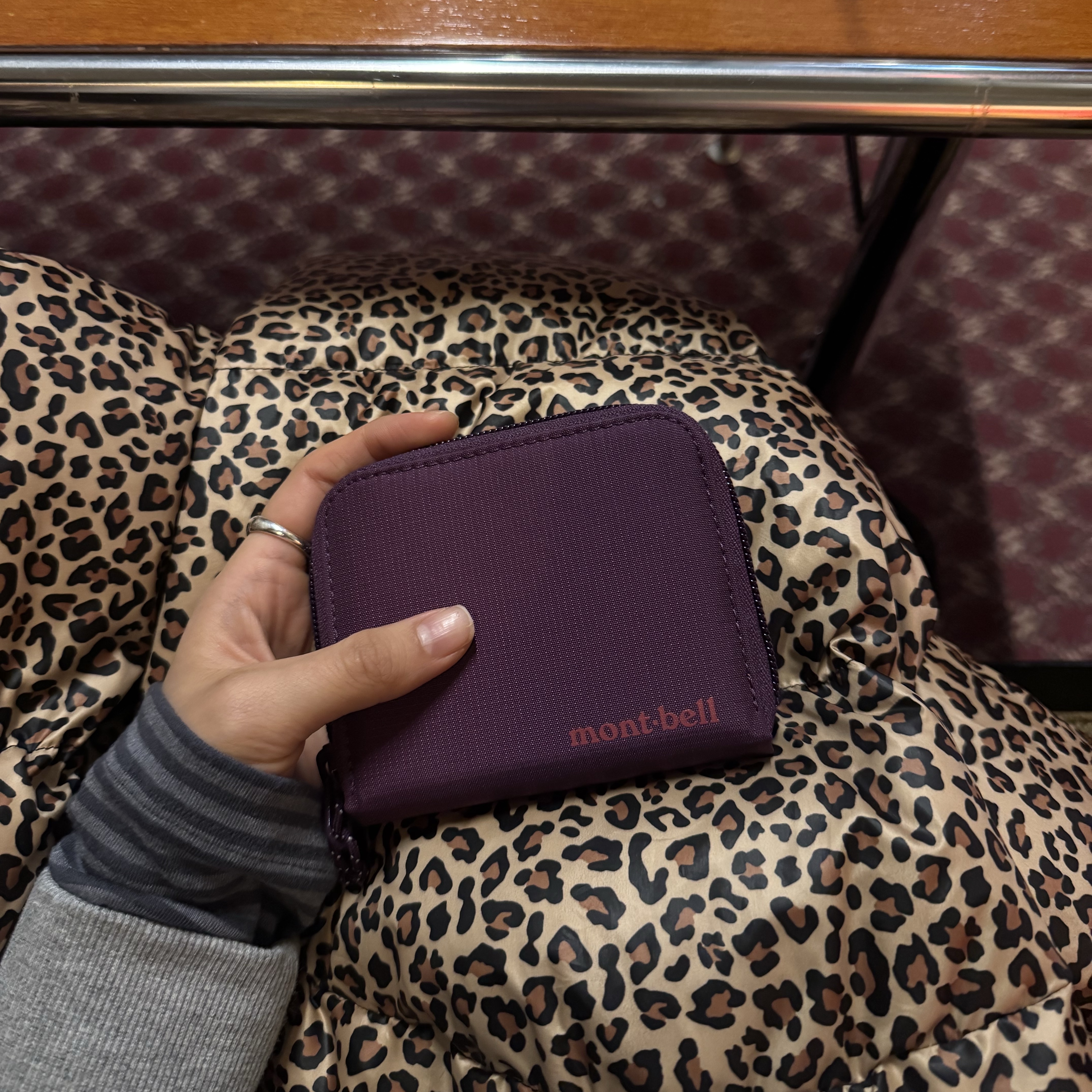 Montbell Zip Wallet Purple 착용 스타일