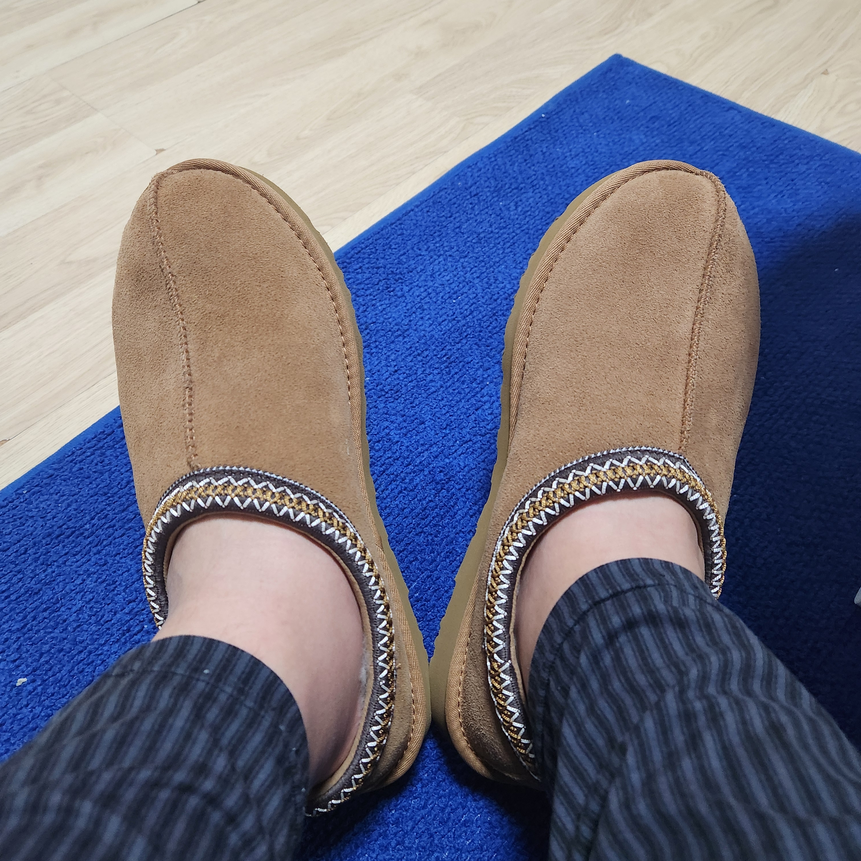 UGG Tasman II Slipper Chestnut 착용 스타일 - 1