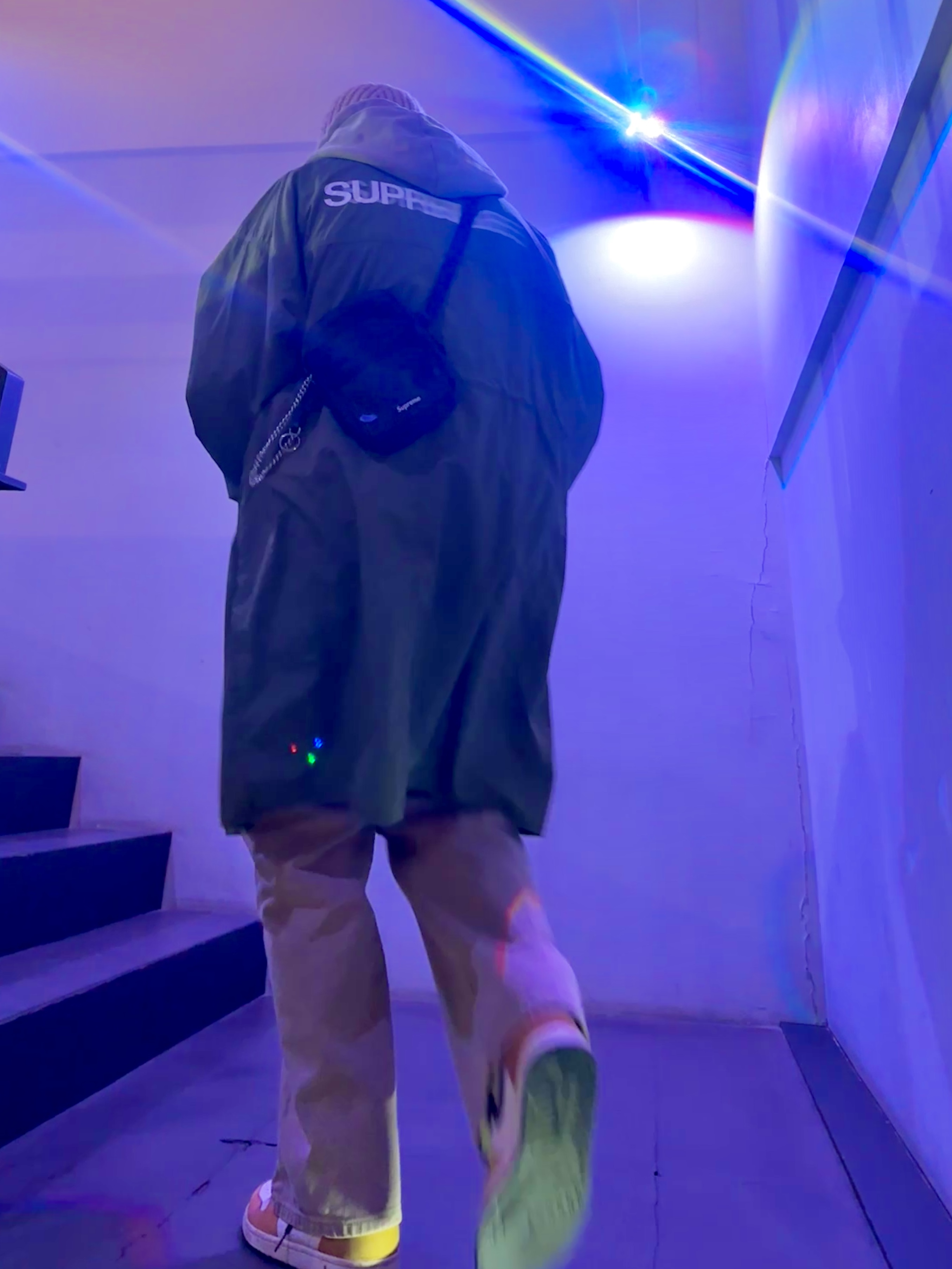 Supreme Motion Logo Lightweight Parka Olive - 23SS 착용 스타일