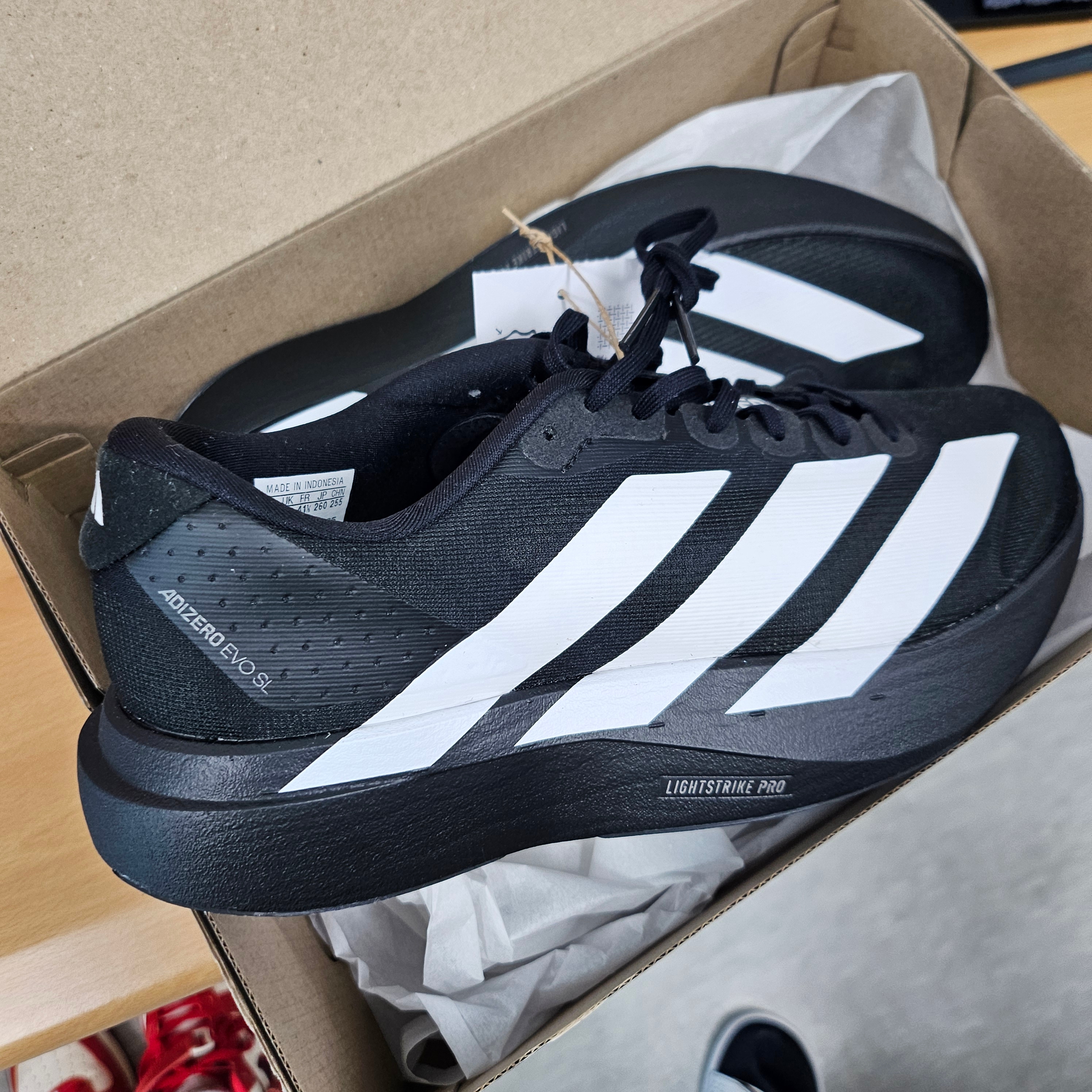 Adidas Adizero EVO SL Core Black Cloud White 착용 스타일 - 2